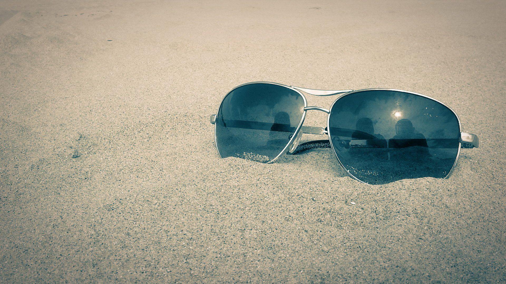 Beach Sandy Sunglasses Desktop