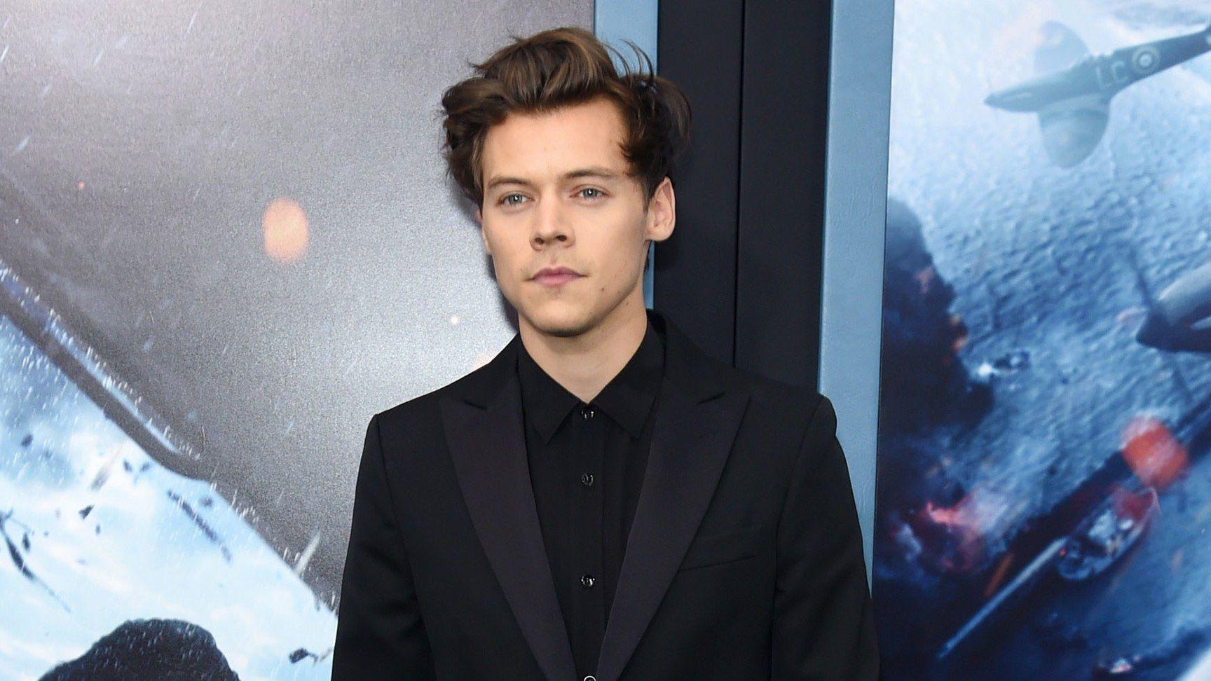 Harry Styles Fashion, News, Photo and Videos