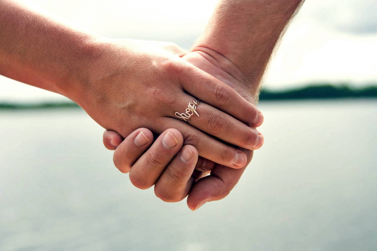 Science Says Holding Hands With Your Lover Can Ease Pain