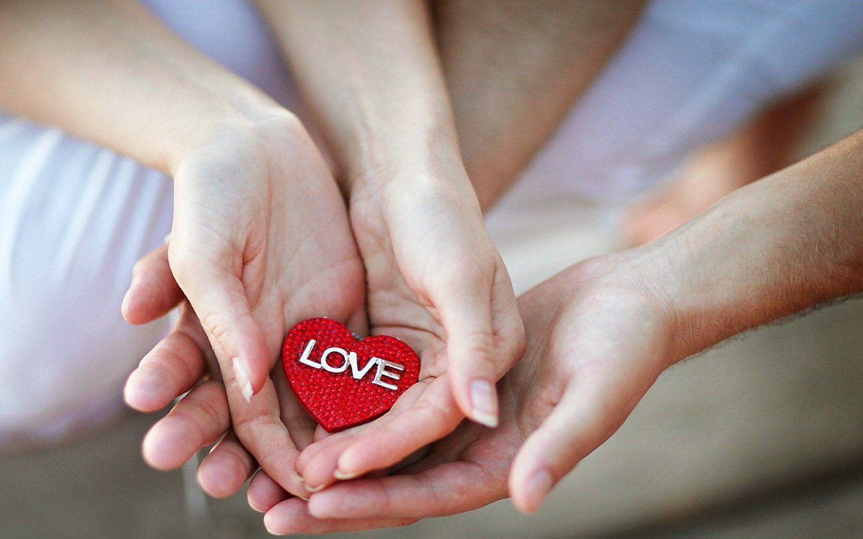 Boy couple girl hands hold holding i love you love photo red heart romance Valentine Valentine&;s Day wallpaperx1050