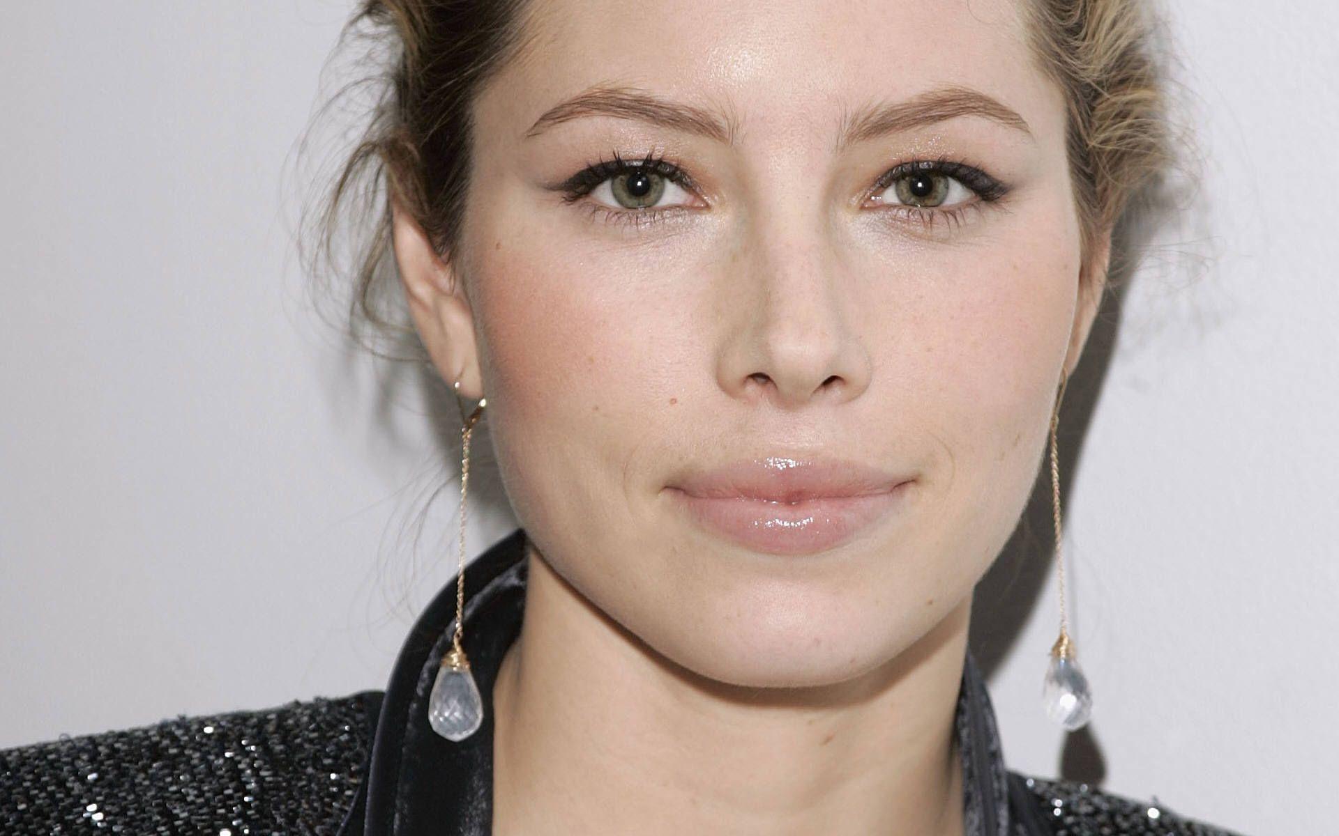 Jessica Biel wallpaperx1200