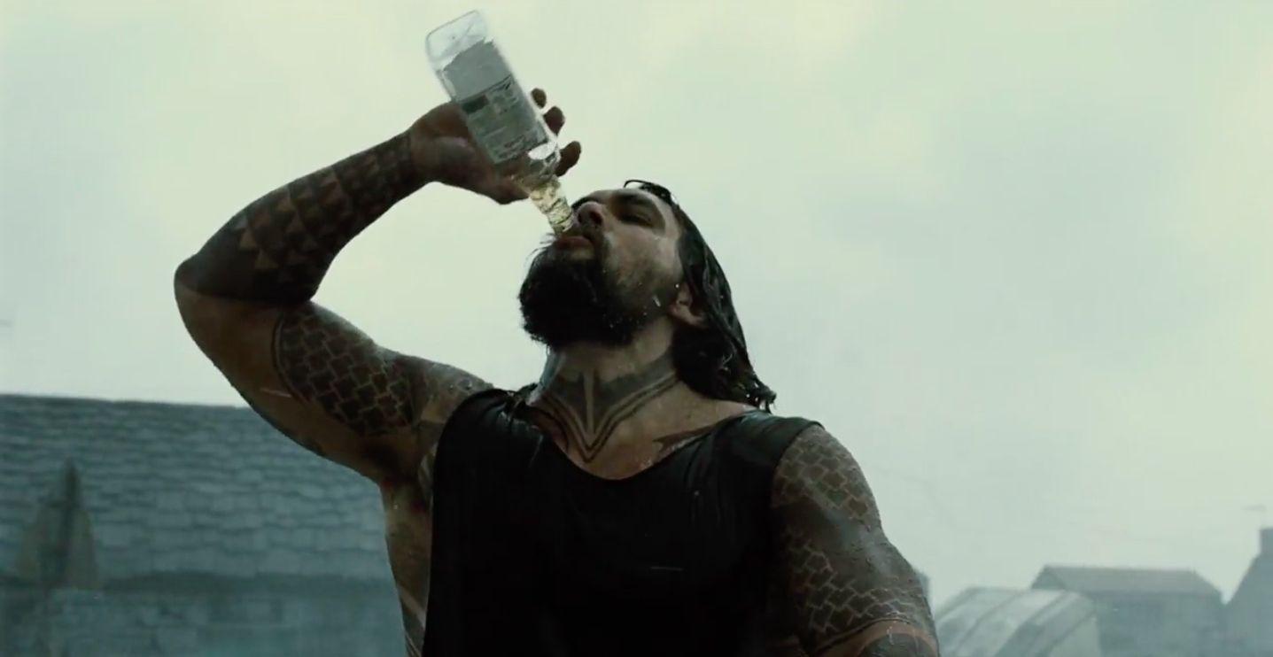Aquaman: Shirtless Jason Momoa Fights A Mysterious Person In New Still