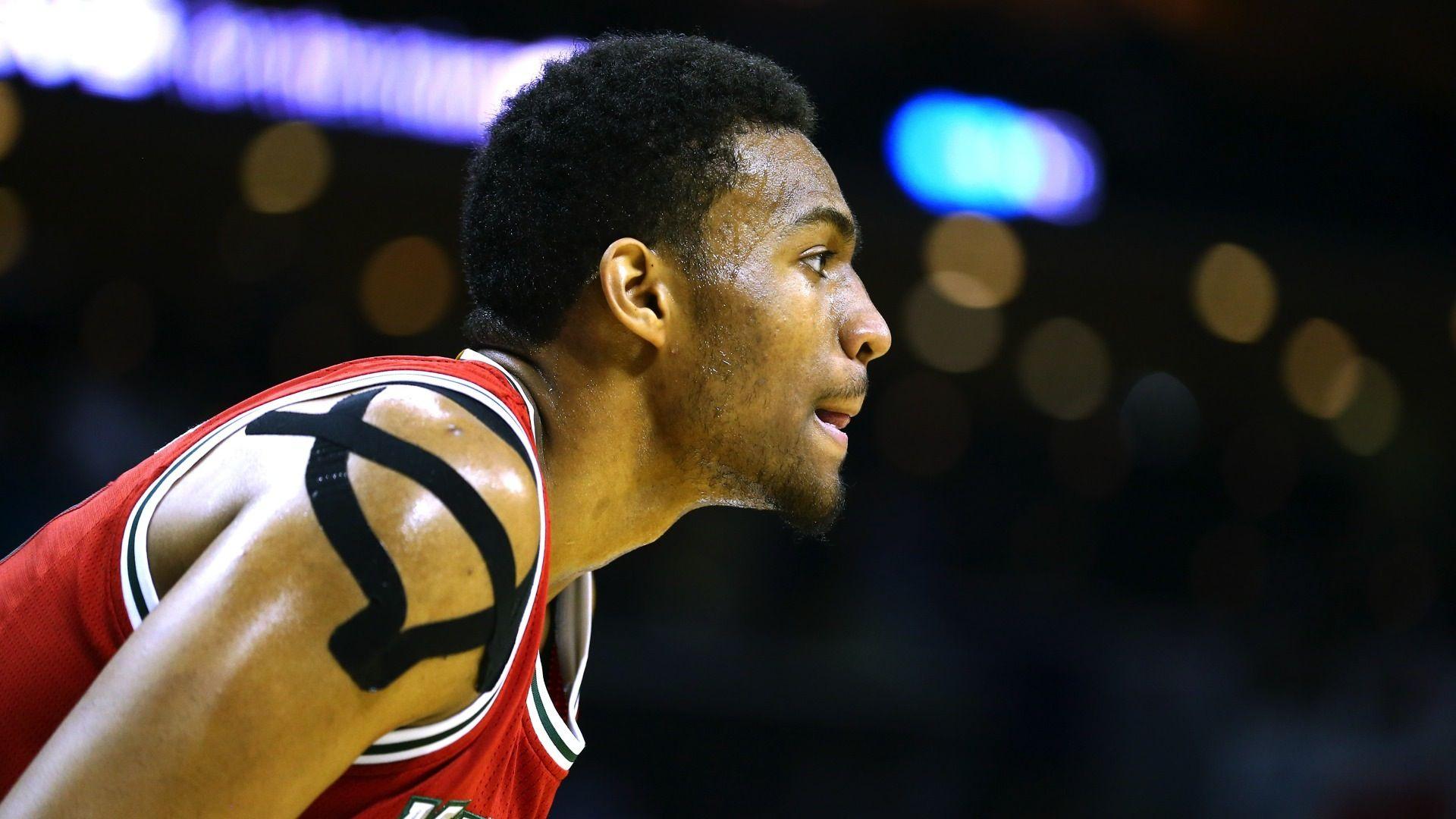 Jabari Parker to miss remainder of rookie season with ACL tear