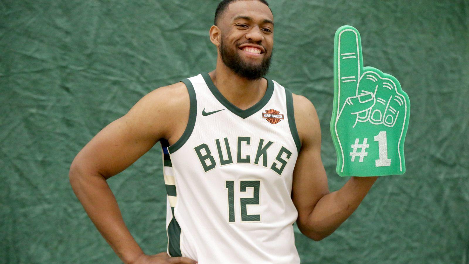 Jabari Parker cleared to play Friday
