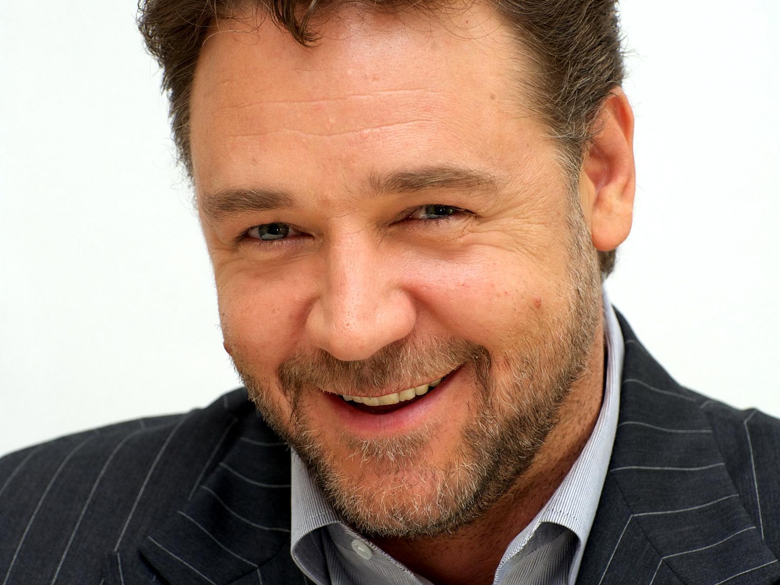 Russell Crowe Smile Wallpaper 52383 1600x1200 px