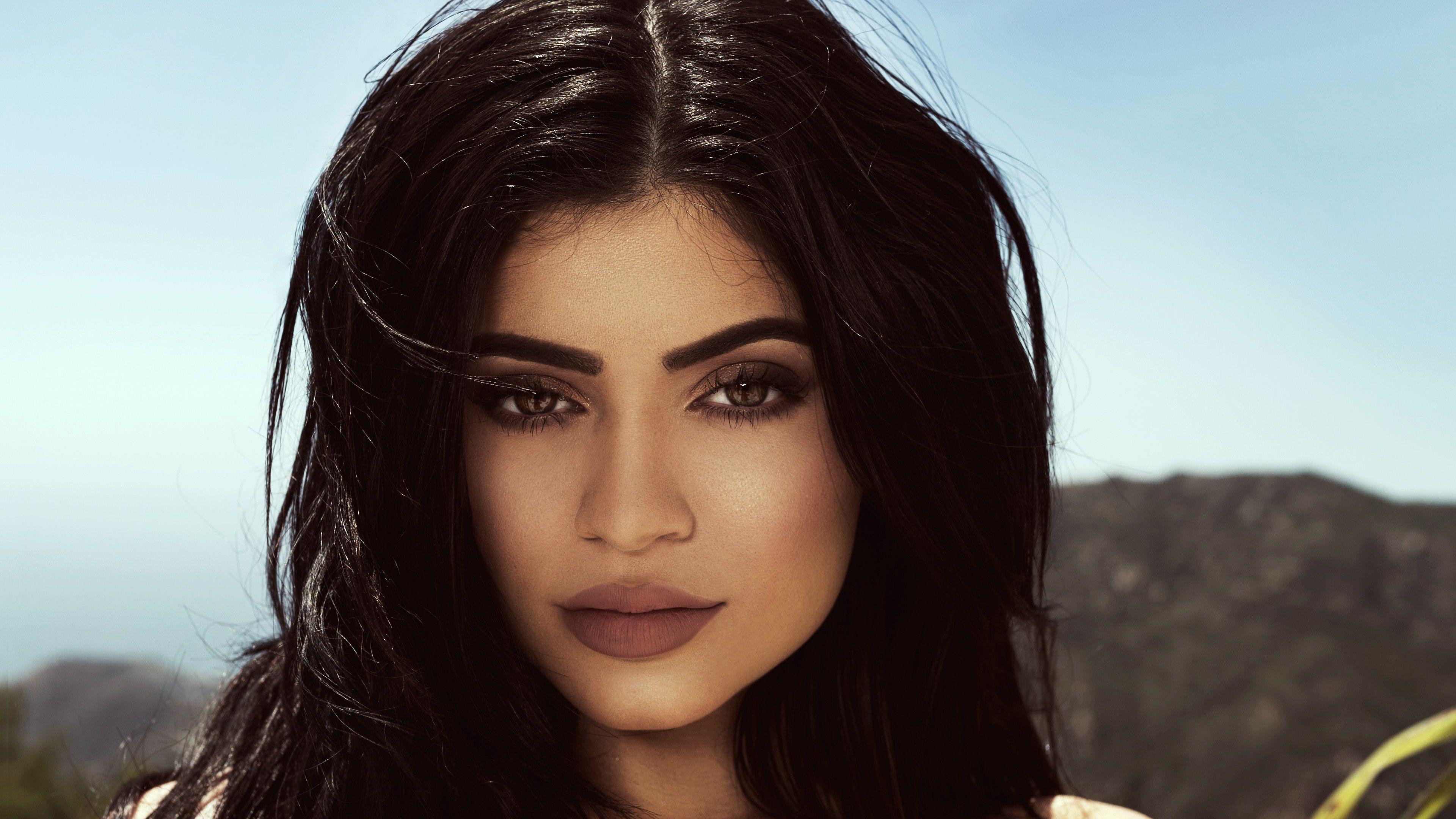 Kylie Jenner Wallpaper 4K HD Download Of American Model Girl