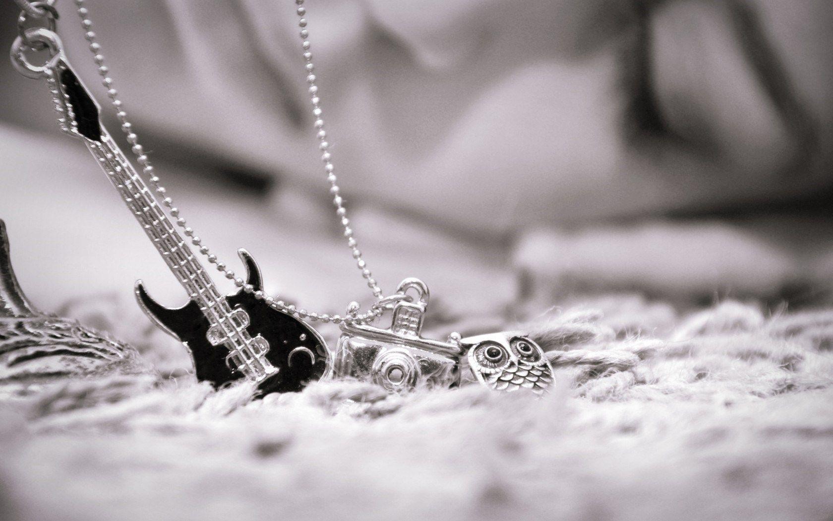 Necklace wallpaperx1050