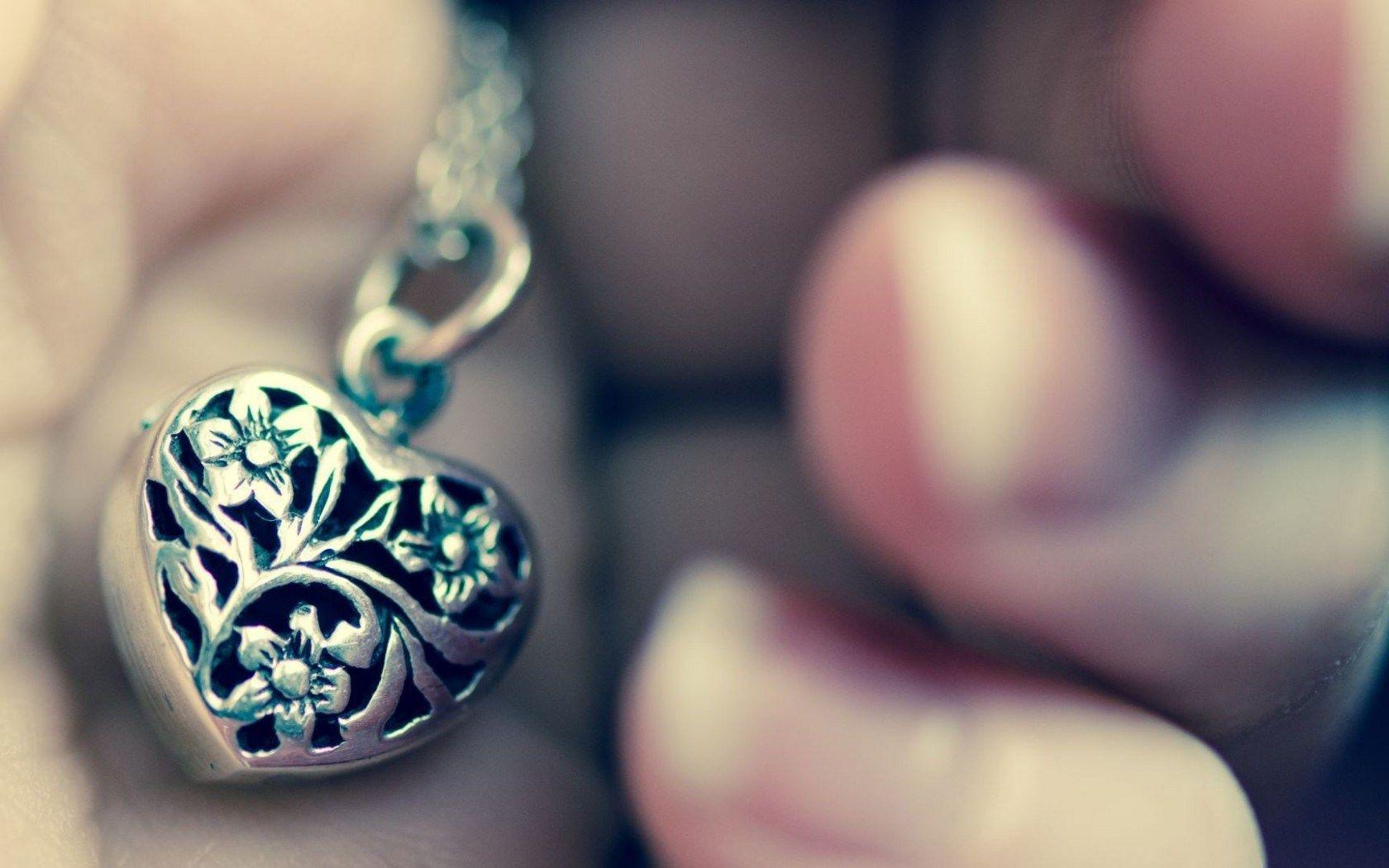 Cute Necklace Wallpaper
