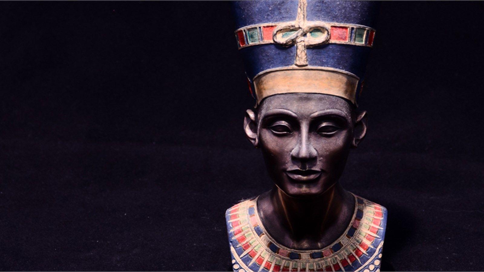 Is King Tut's Tomb Hiding Queen Nefertiti?