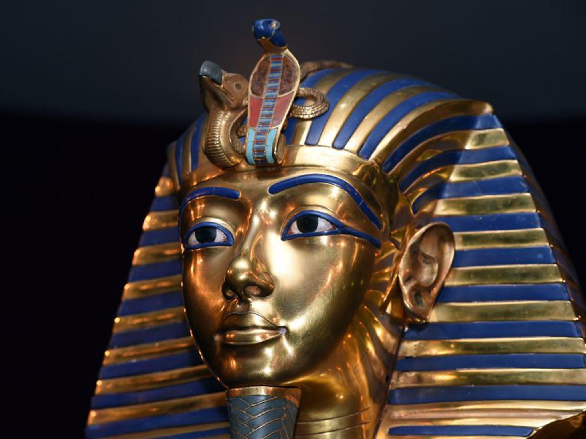 Tutankhamun: Great golden face mask was actually made