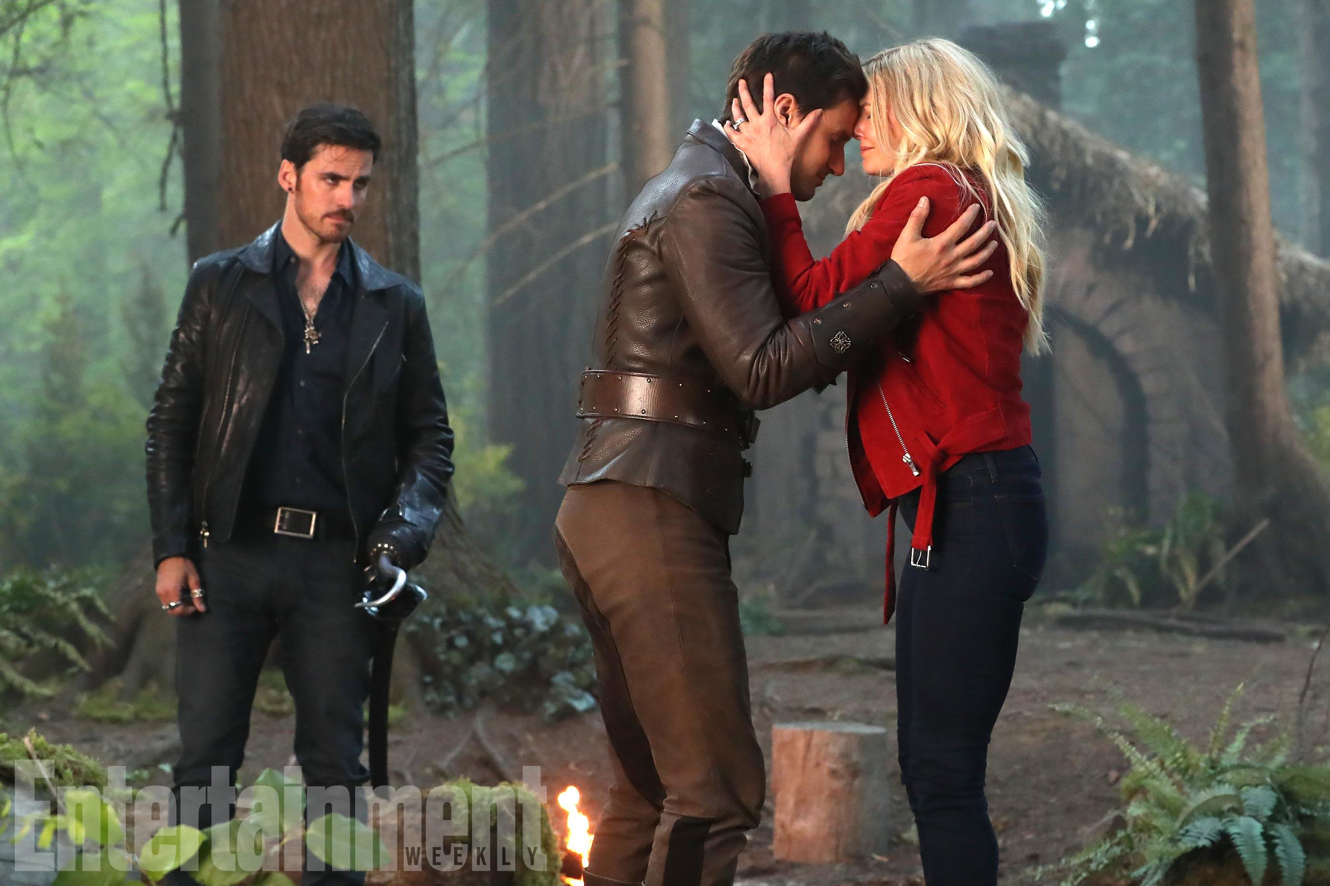 Once Upon a Time photo: Emma reunites with Hook and Henry