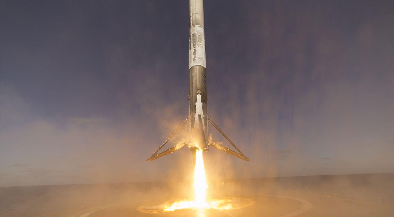 SpaceX posts amazing photo of Falcon 9 landing