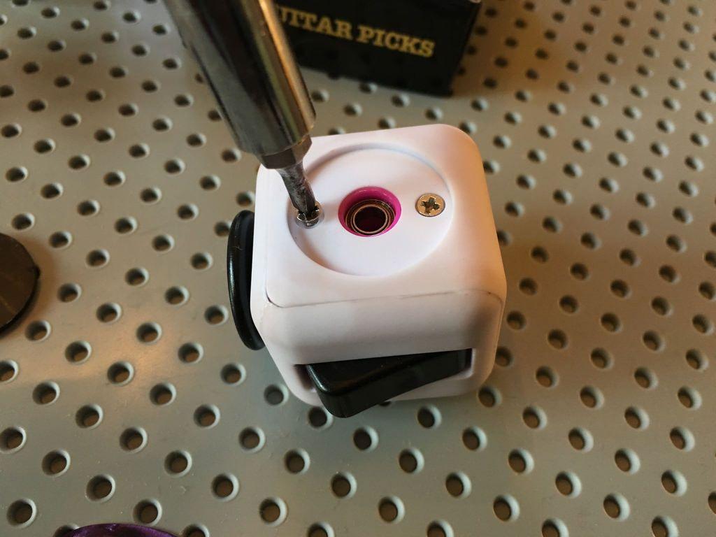 High Quality Fake Fidget Cube Takeapart. Removing th