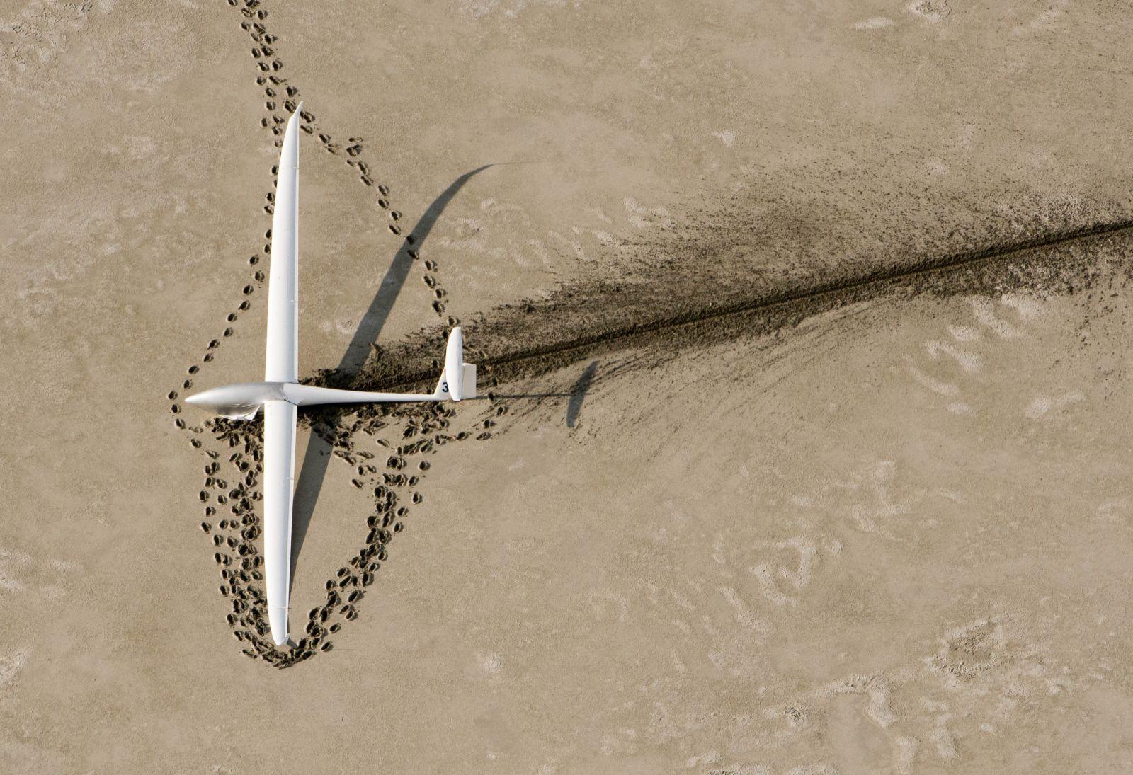 Glider that landed in a dry lake bed
