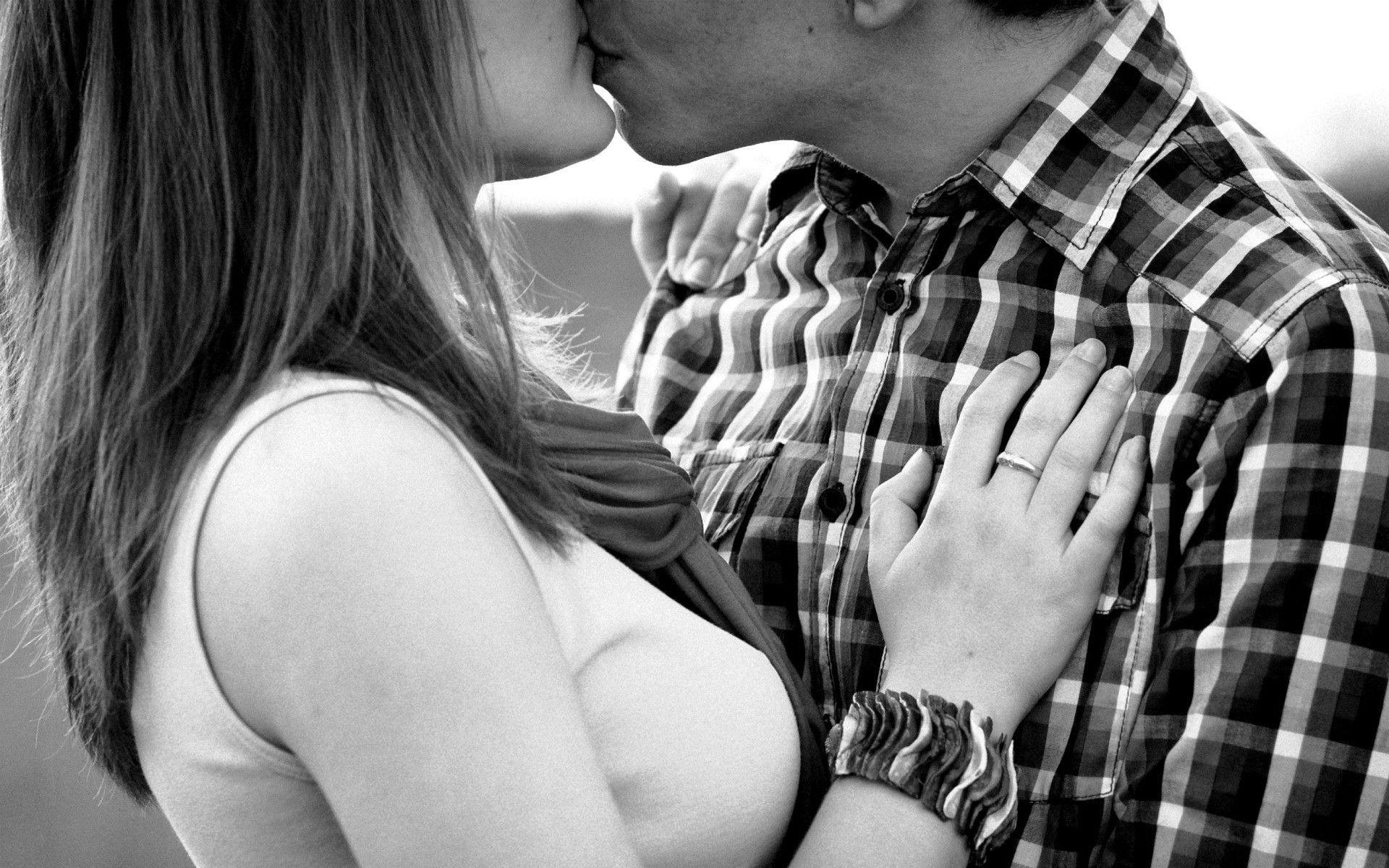 Wallpaper Kissing Lips