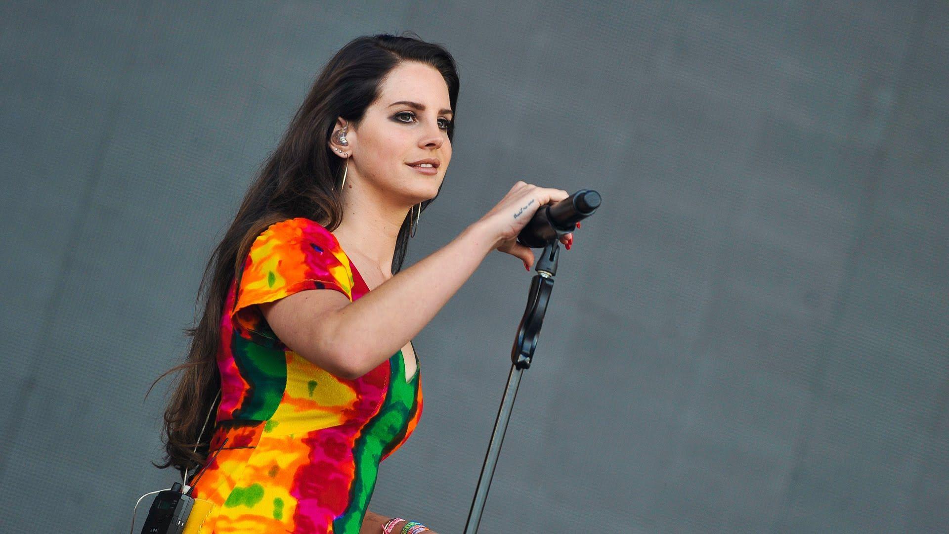 Lana Del Rey at Glastonbury 2014