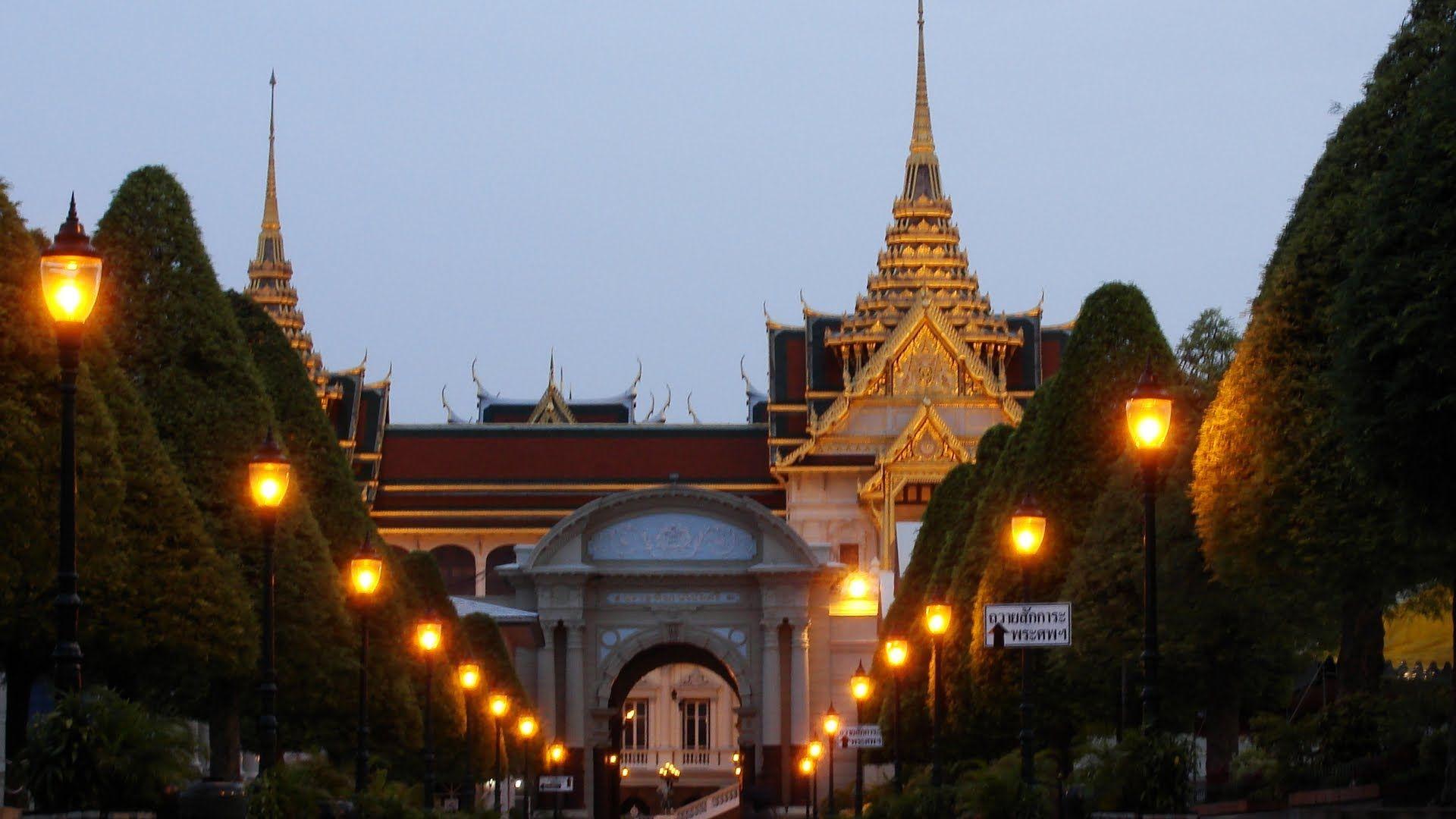 Visiting the Grand Palace