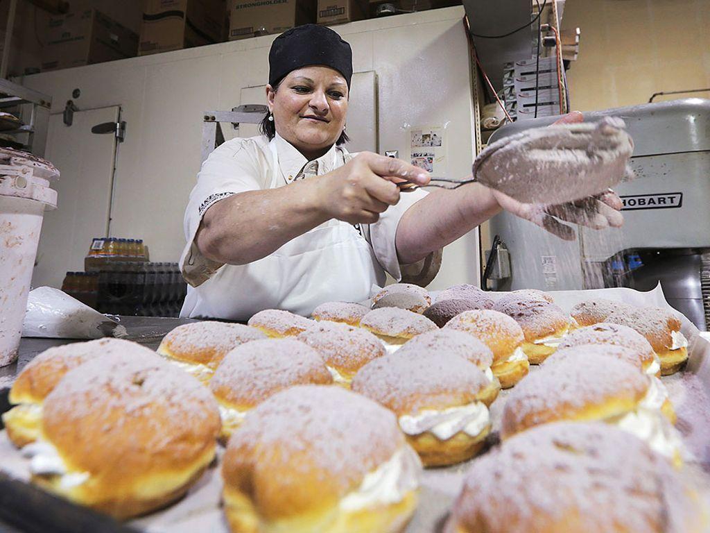 Paczki Day comes once a year: 'People love this' says Lakeside