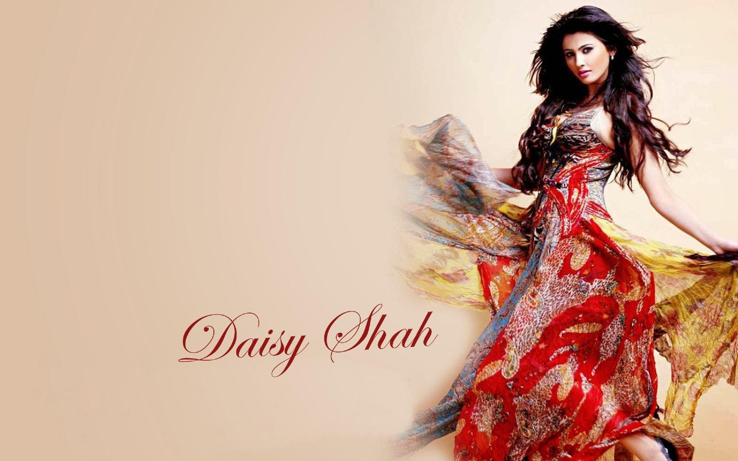 Daisy Shah Beautiful Cute Wallpaper