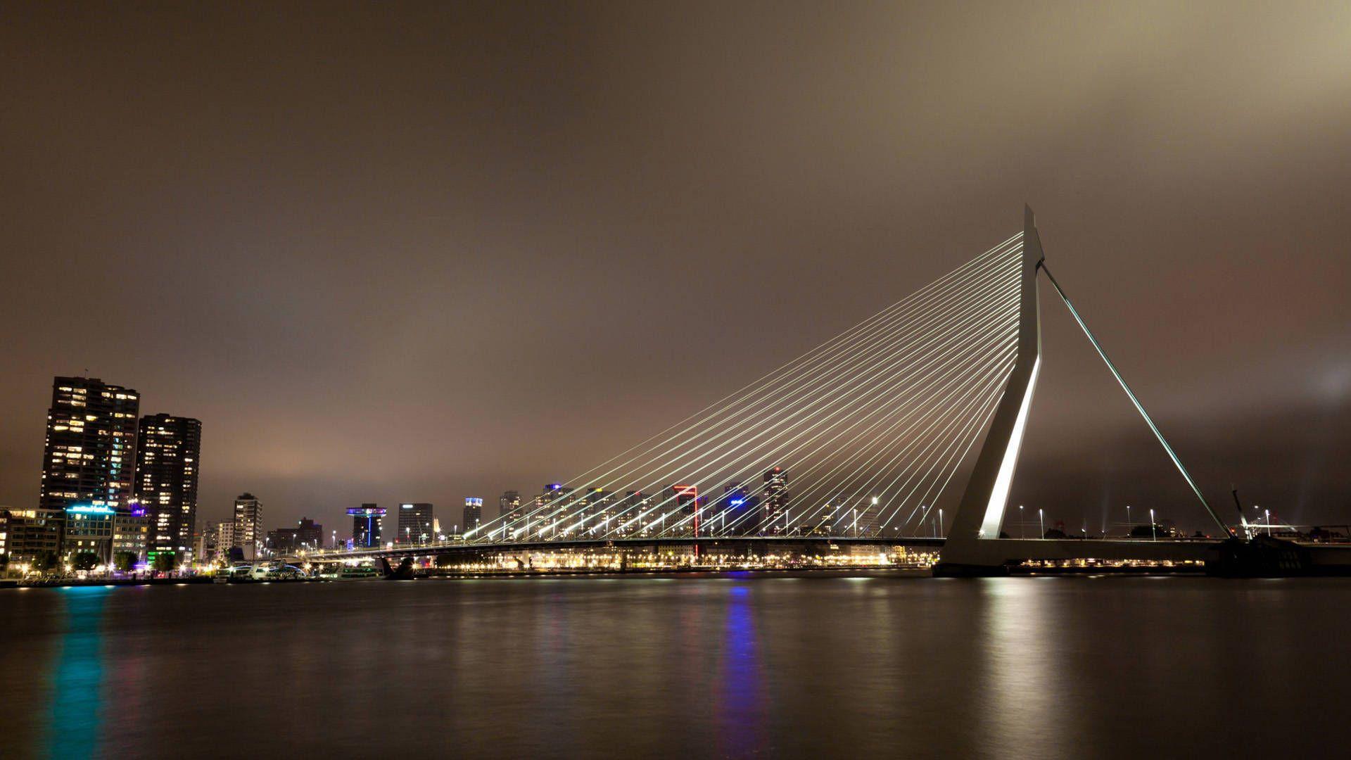 Erasmus bridge if Rotterdam wallpaper at night