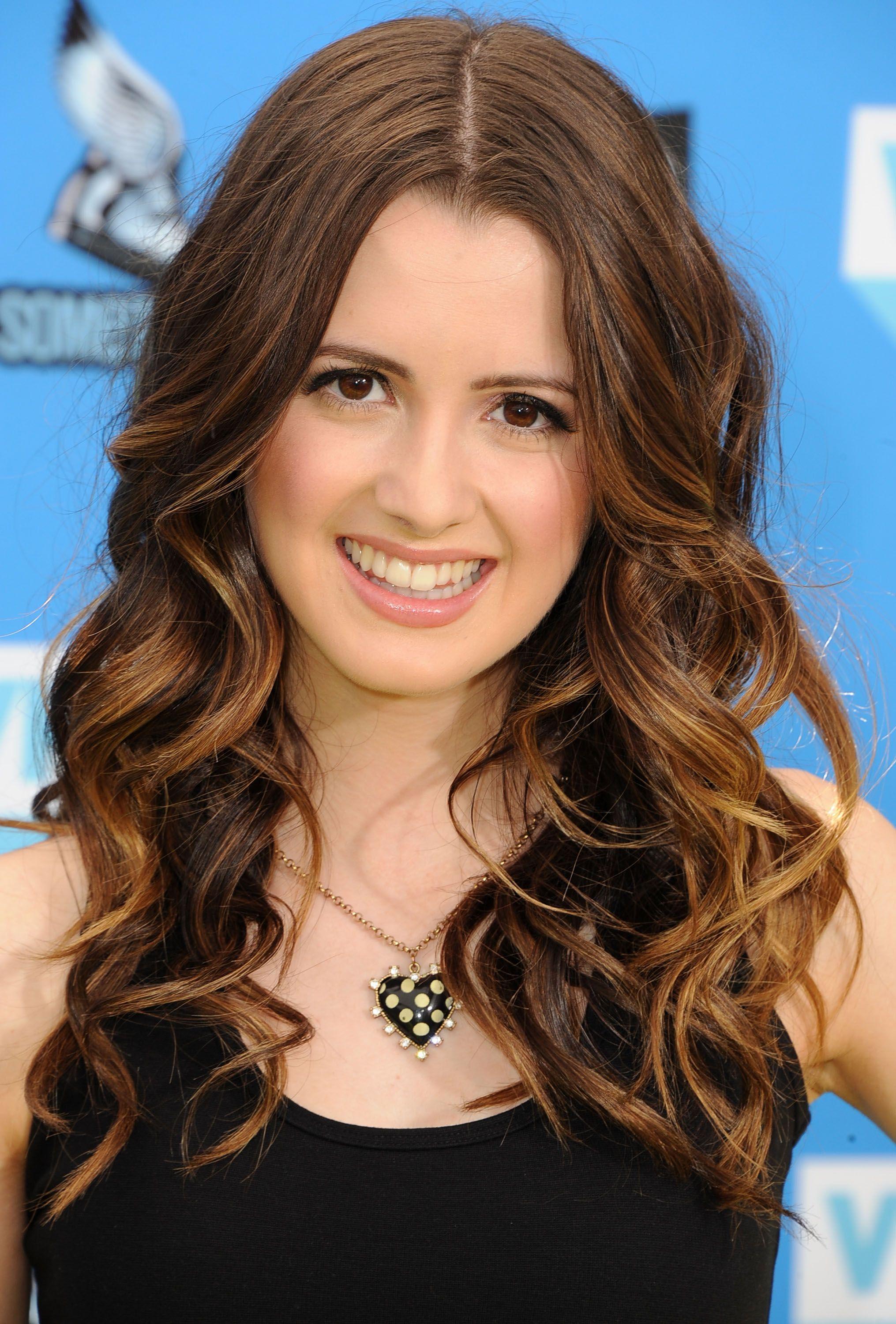 2031x3000px Laura Marano 835.23 KB