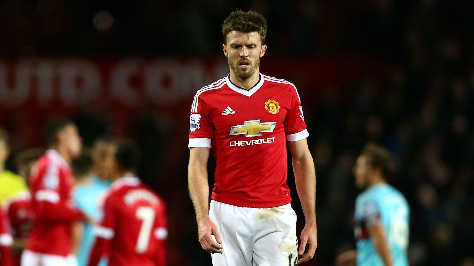 Carrick: Manchester United players are fighting for Van Gaal