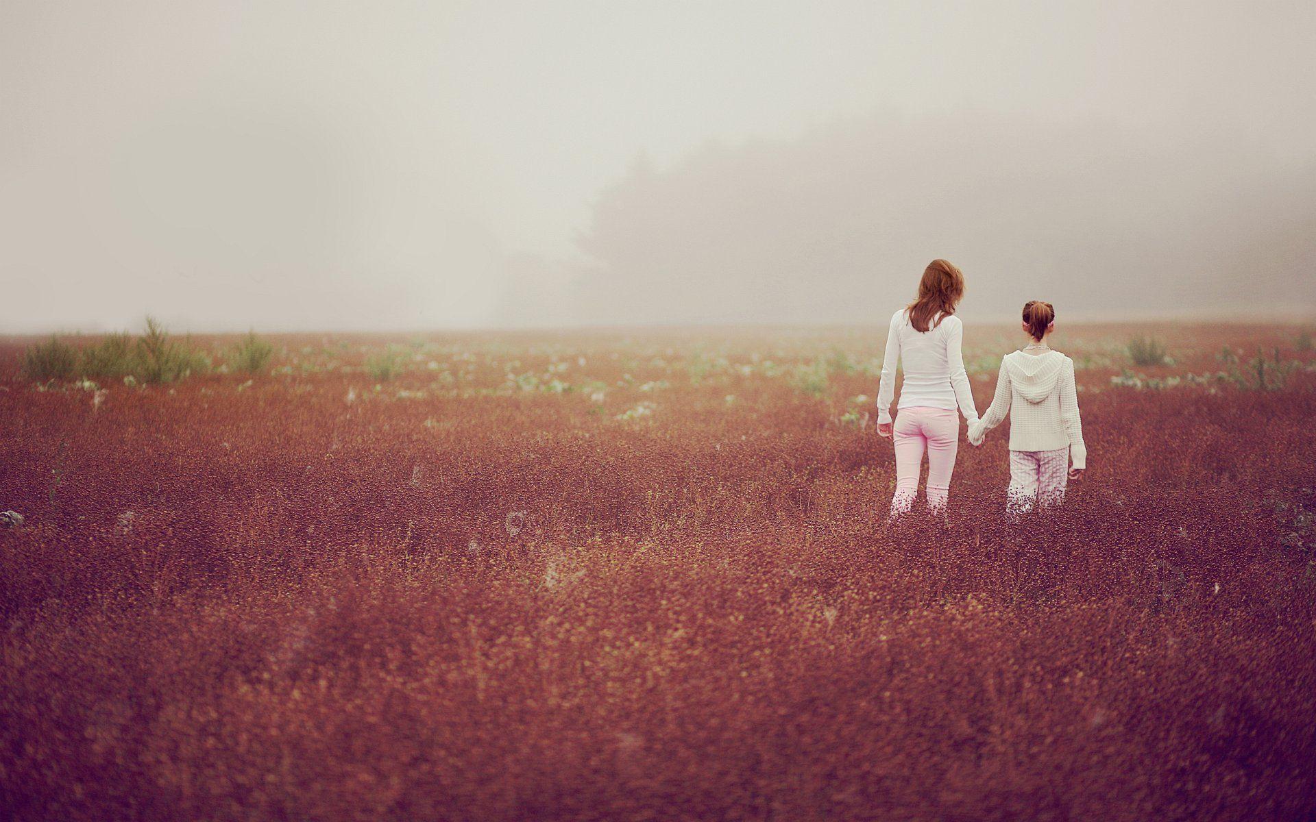 Wallpaper Mother And Daughter Walking In Nature x 1200
