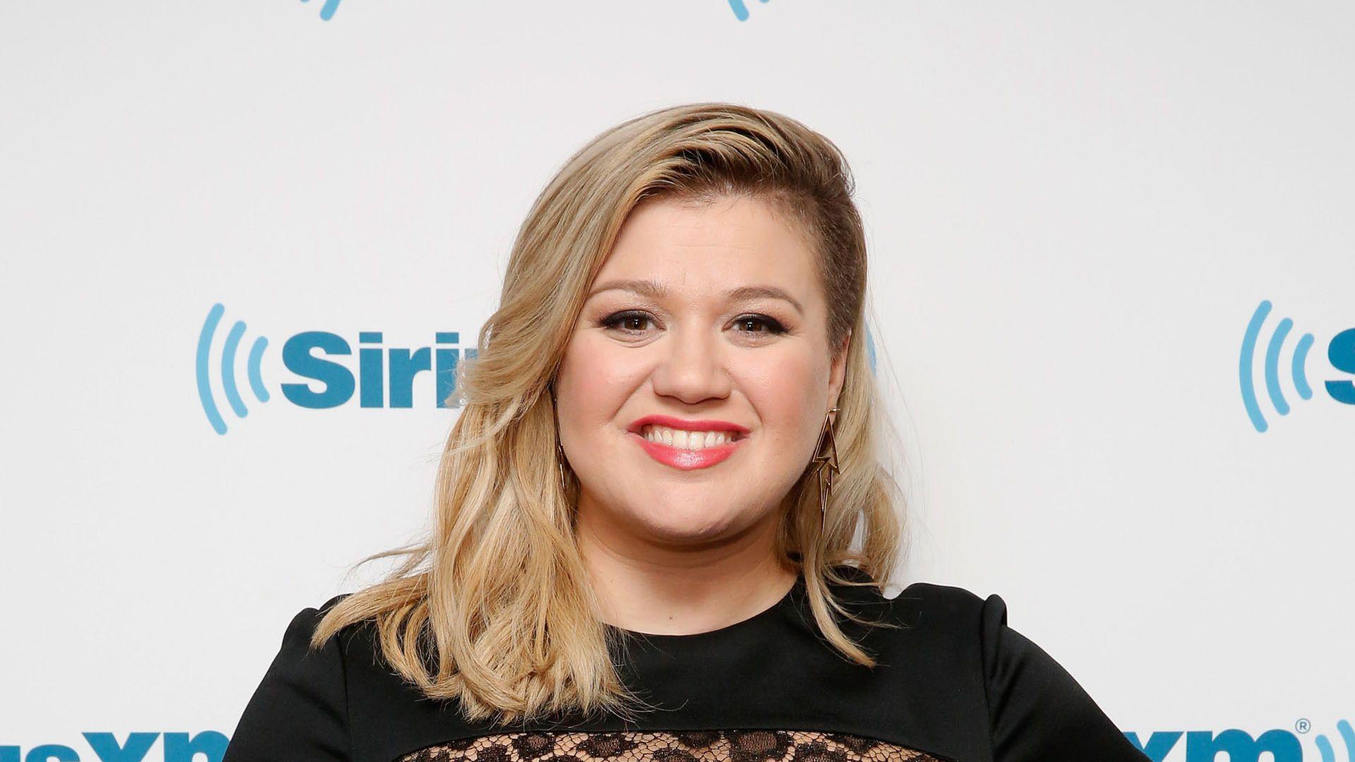 Kelly Clarkson Wallpaper Image Photo Picture Background