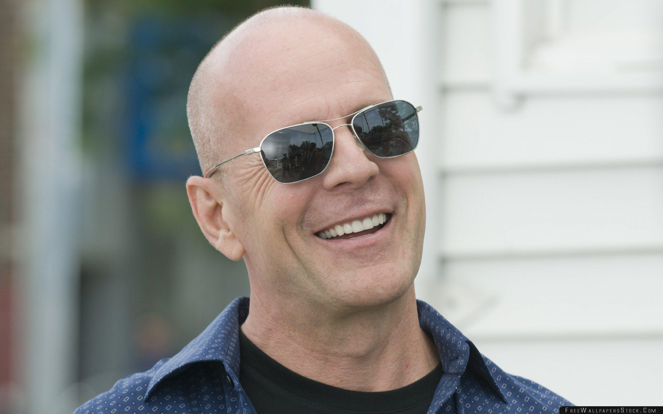 Bruce Willis Actor Hollywood Man Smiling Spectacles Bald Wallpaper