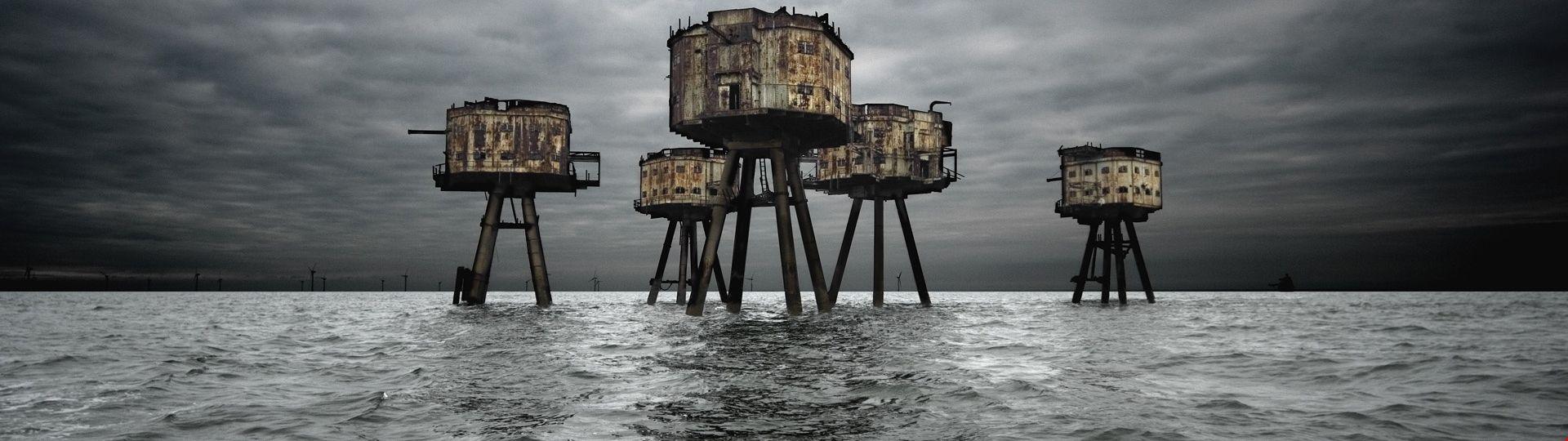 Maunsell Forts In The Thames Estuary, England Background