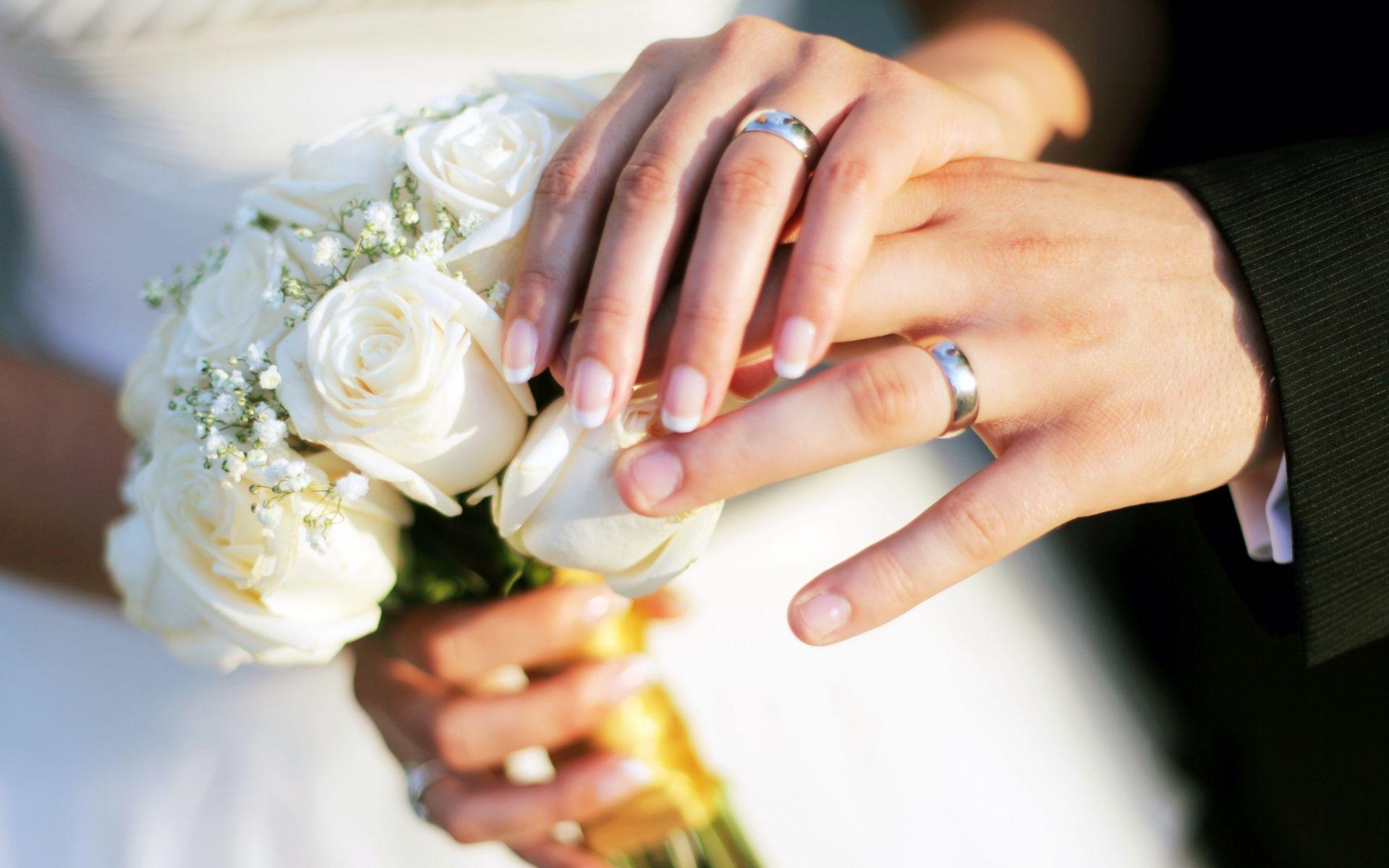 Groom and bride hands, rings, wedding flowers wallpaper