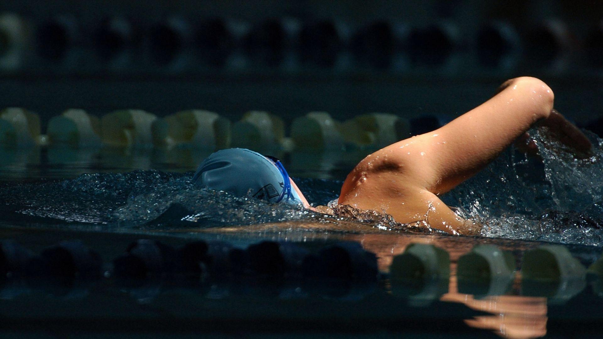 Download Wallpaper 1920x1080 Swimmer, Swimming pool, Night Full HD