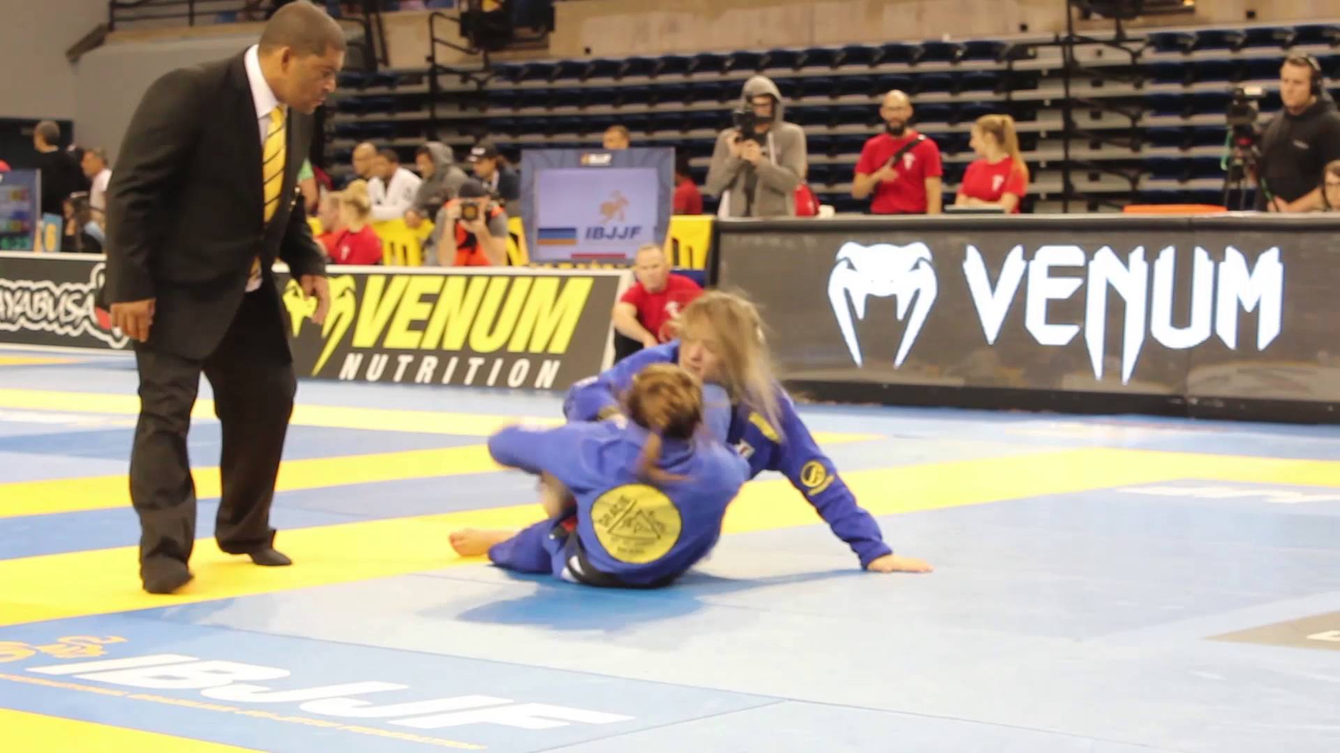Mackenzie Dern wins the final of the 2016 Black Belt Adult Feather