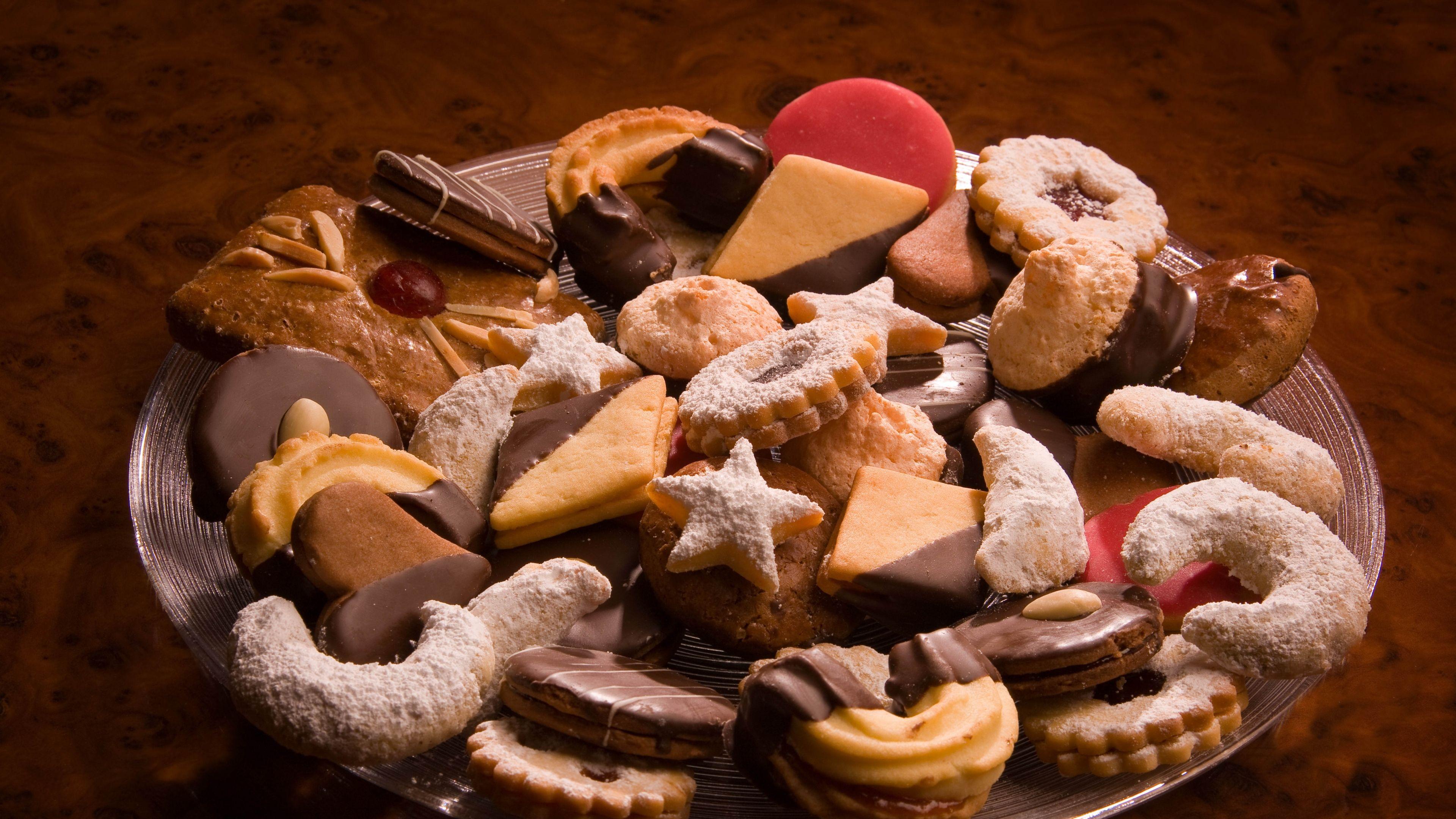 Download Wallpaper 3840x2160 Biscuits, Sweets, Plate, Chocolate