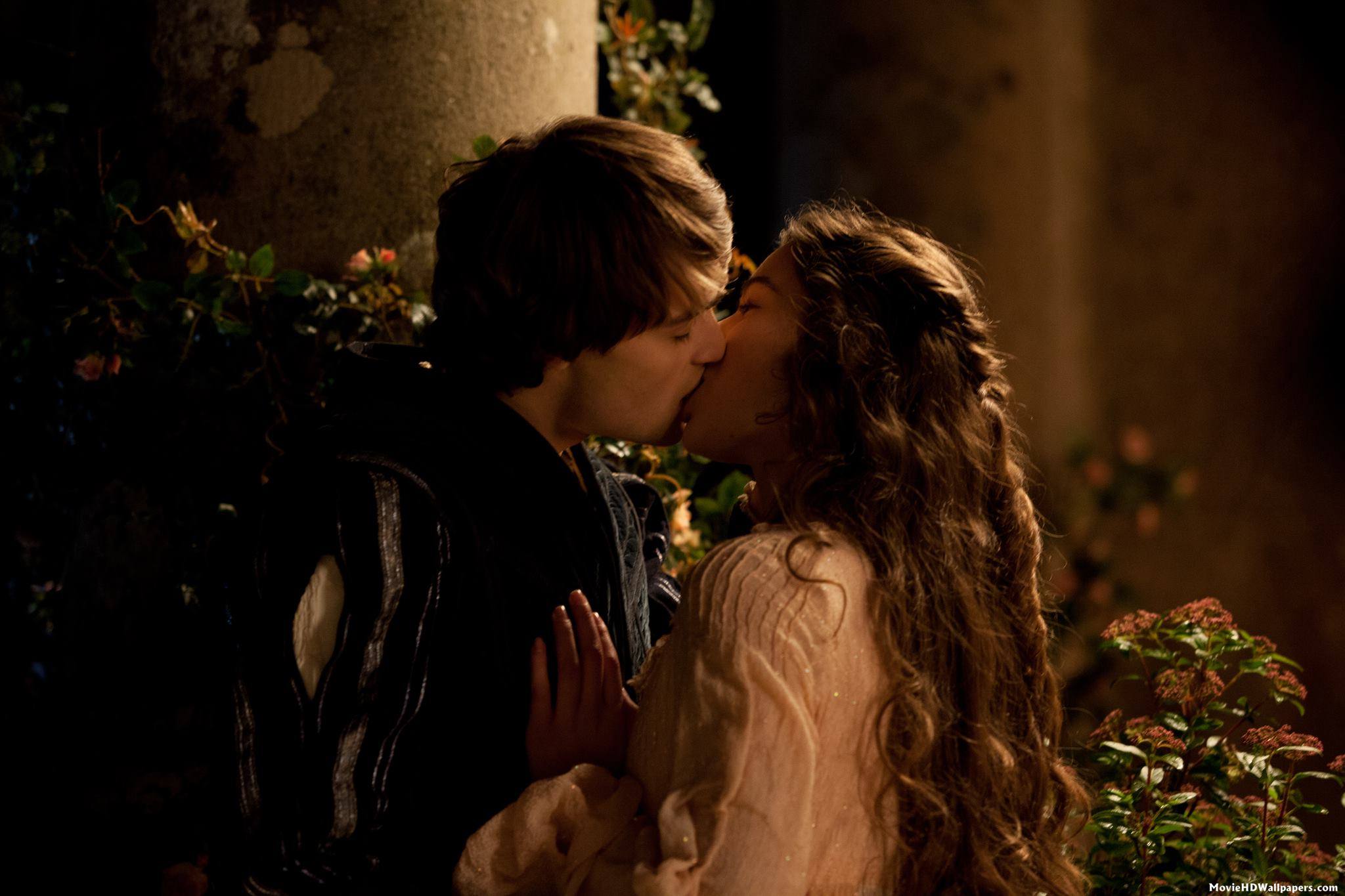 Romeo and Juliet (2013) Kiss. Romeo & Juliet 1: Kissing