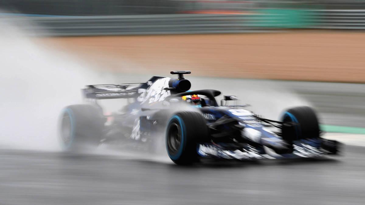 Ricciardo crashes Red Bull Racing RB14 during F1 team's 'video day