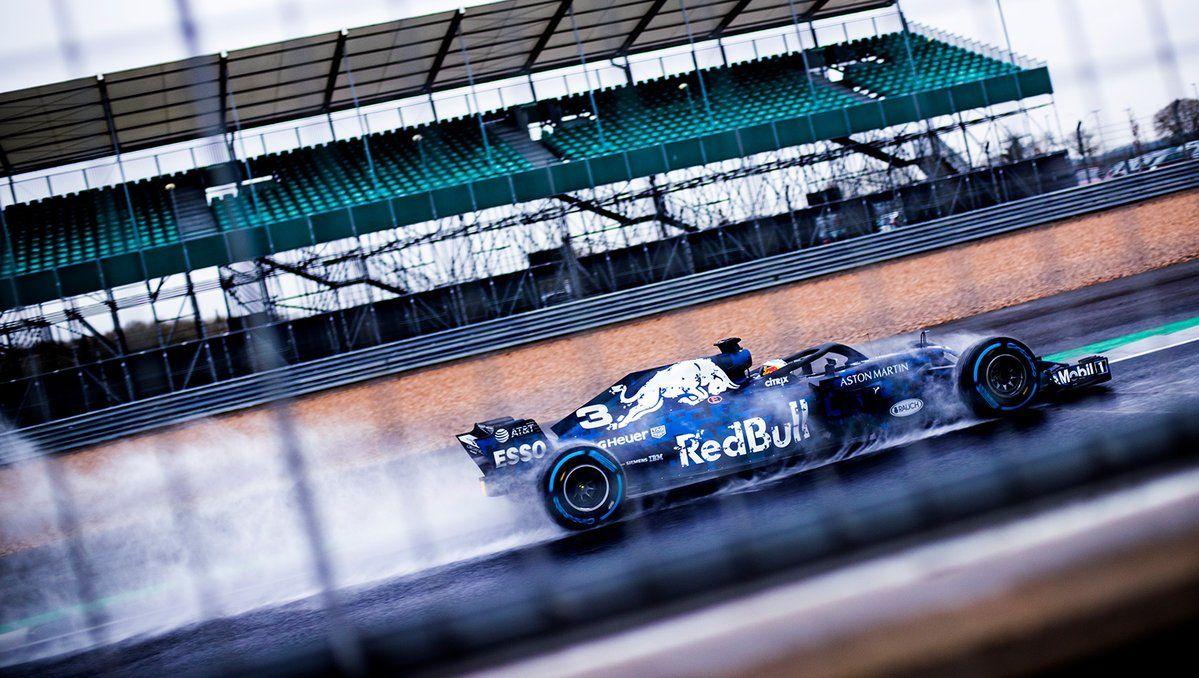 Red Bull Racing waves, the #RB14