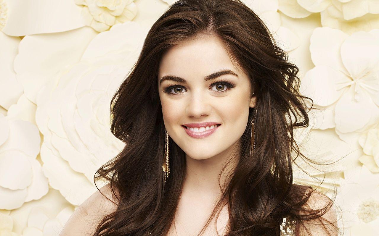 Photo Lucy Hale Smile Earrings Staring Celebrities