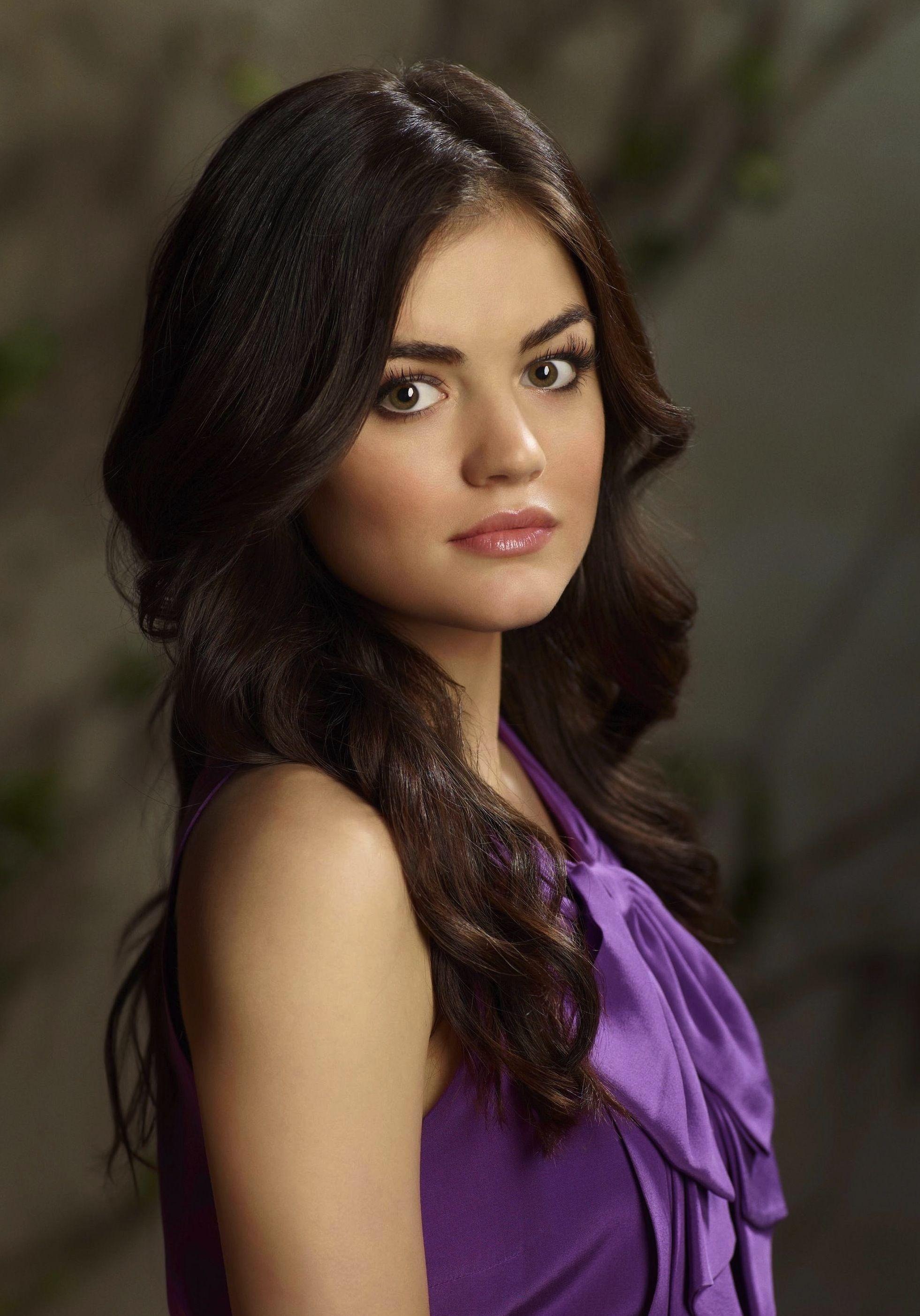 Lucy Hale (as Aria Montgomery). Playing With Makeup