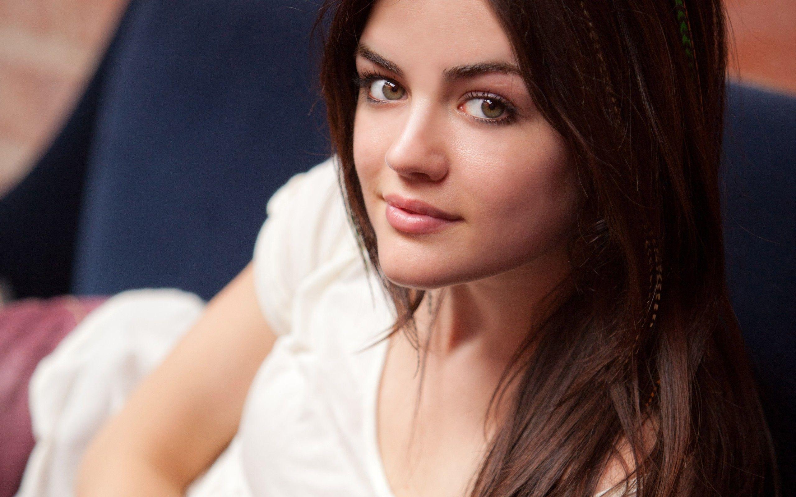 Lucy Hale wallpaperx1600