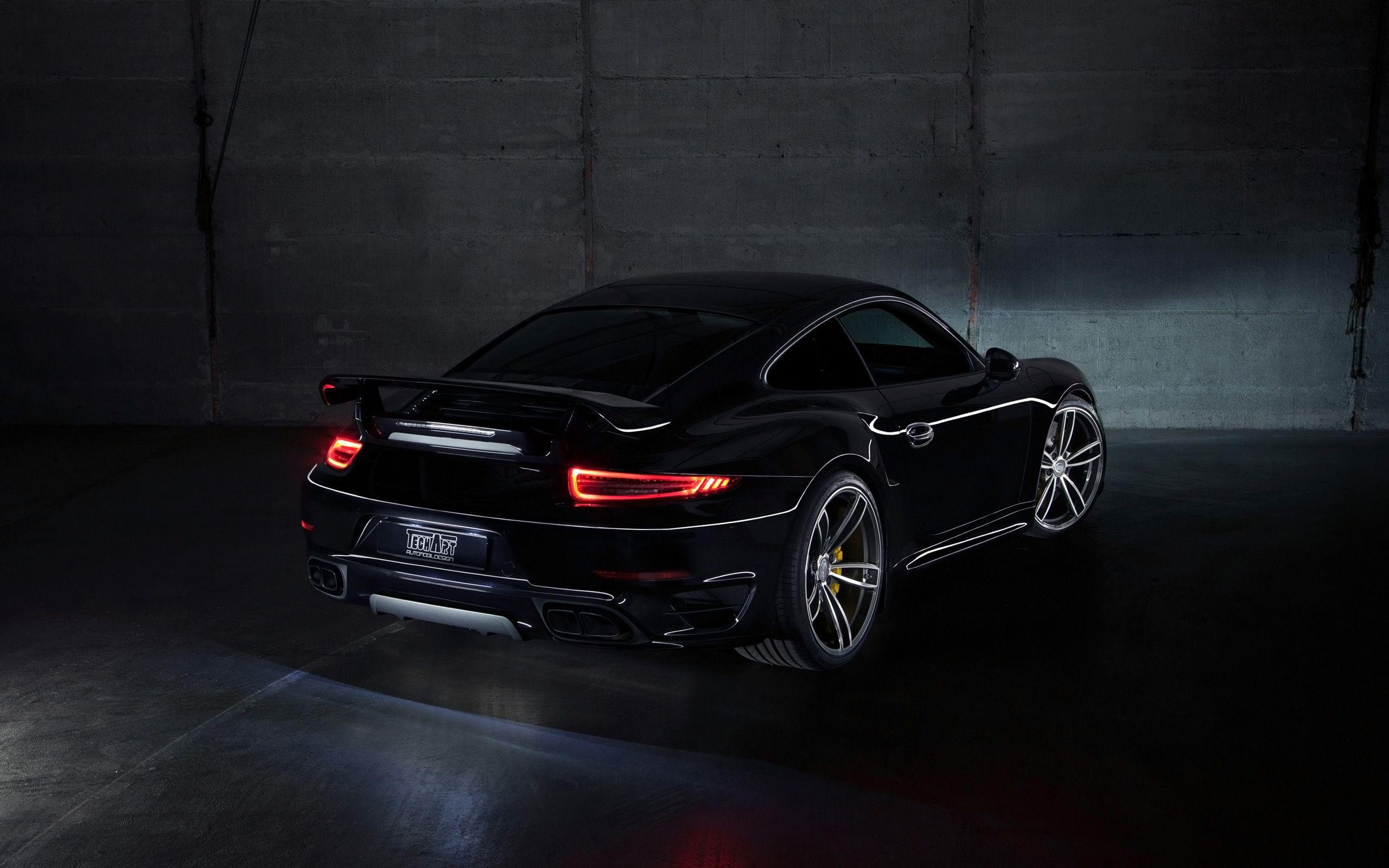 Những bức tranh nền Porsche Carrera đẹp mắt này sẽ khiến bạn nghĩ ngay đến tốc độ và cảm giác lái xe tốc độ cao. Với sức mạnh đến từ động cơ 6 xi-lanh và thiết kế tinh tế, chiếc xe này sẽ là một lựa chọn hoàn hảo cho những người yêu thích xe hơi.