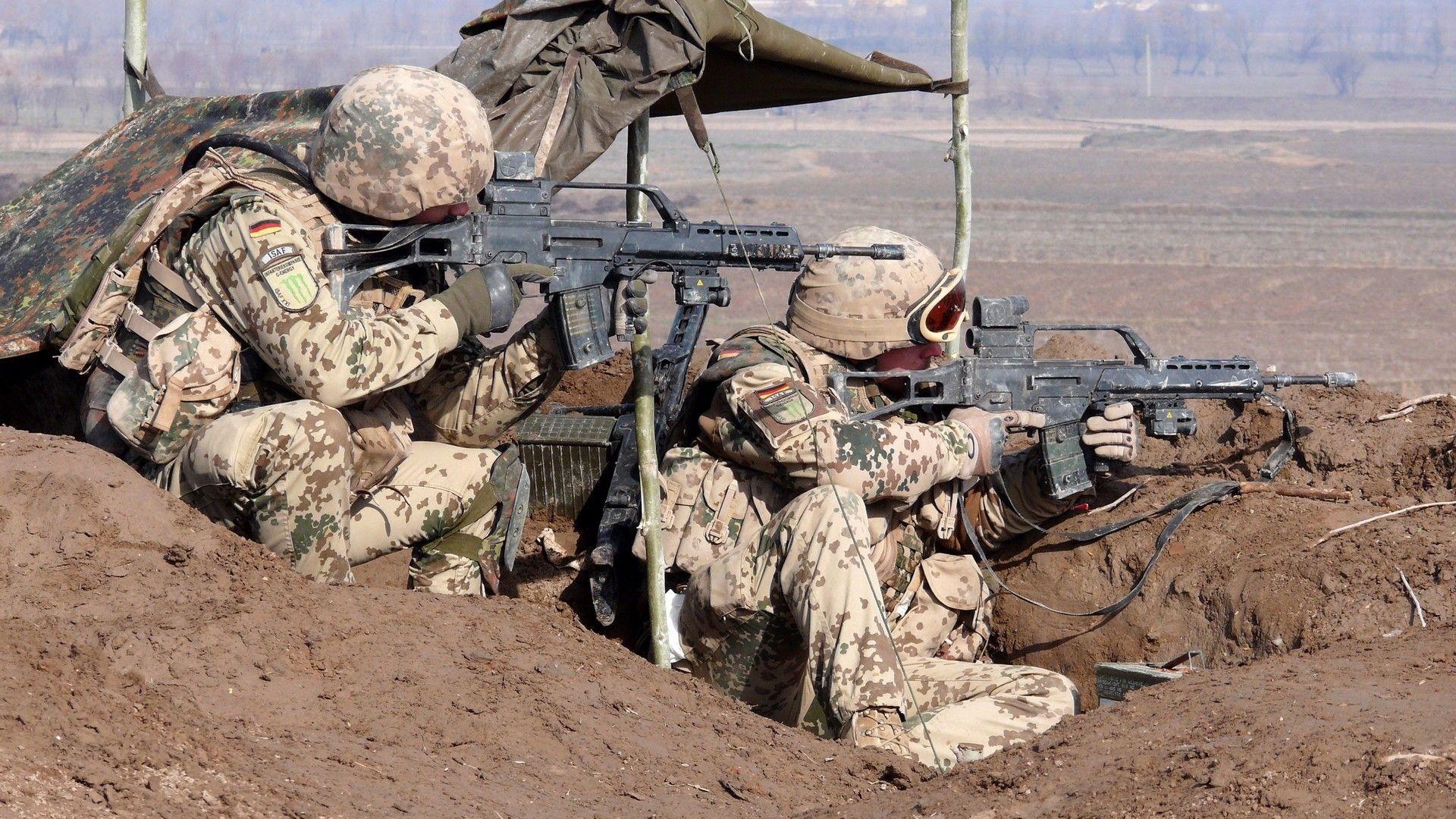 Download Wallpaper, Download 2560x1440 soldiers war guns army