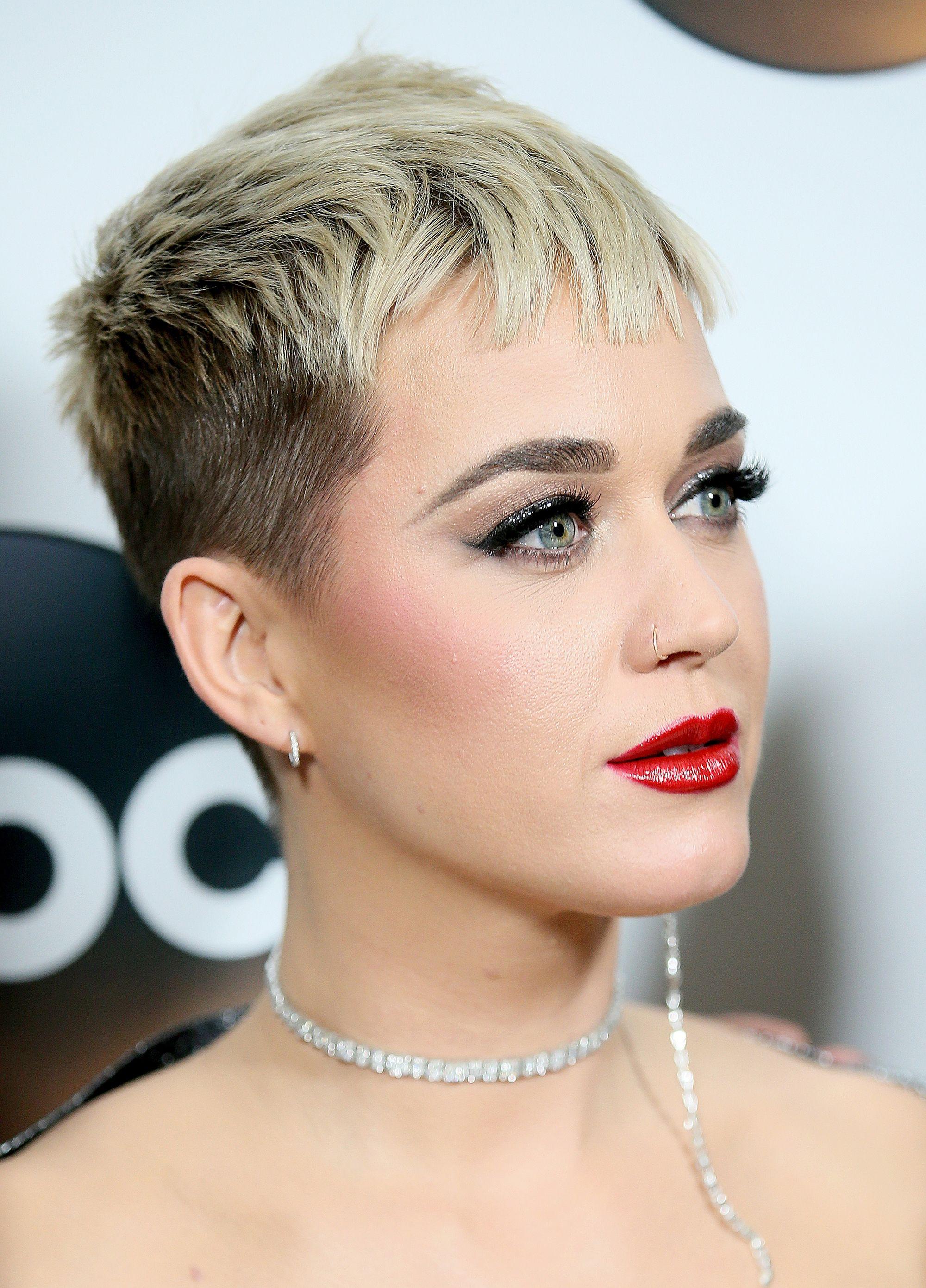 Get Katy Perry's Cat Eye and Red Lipstick