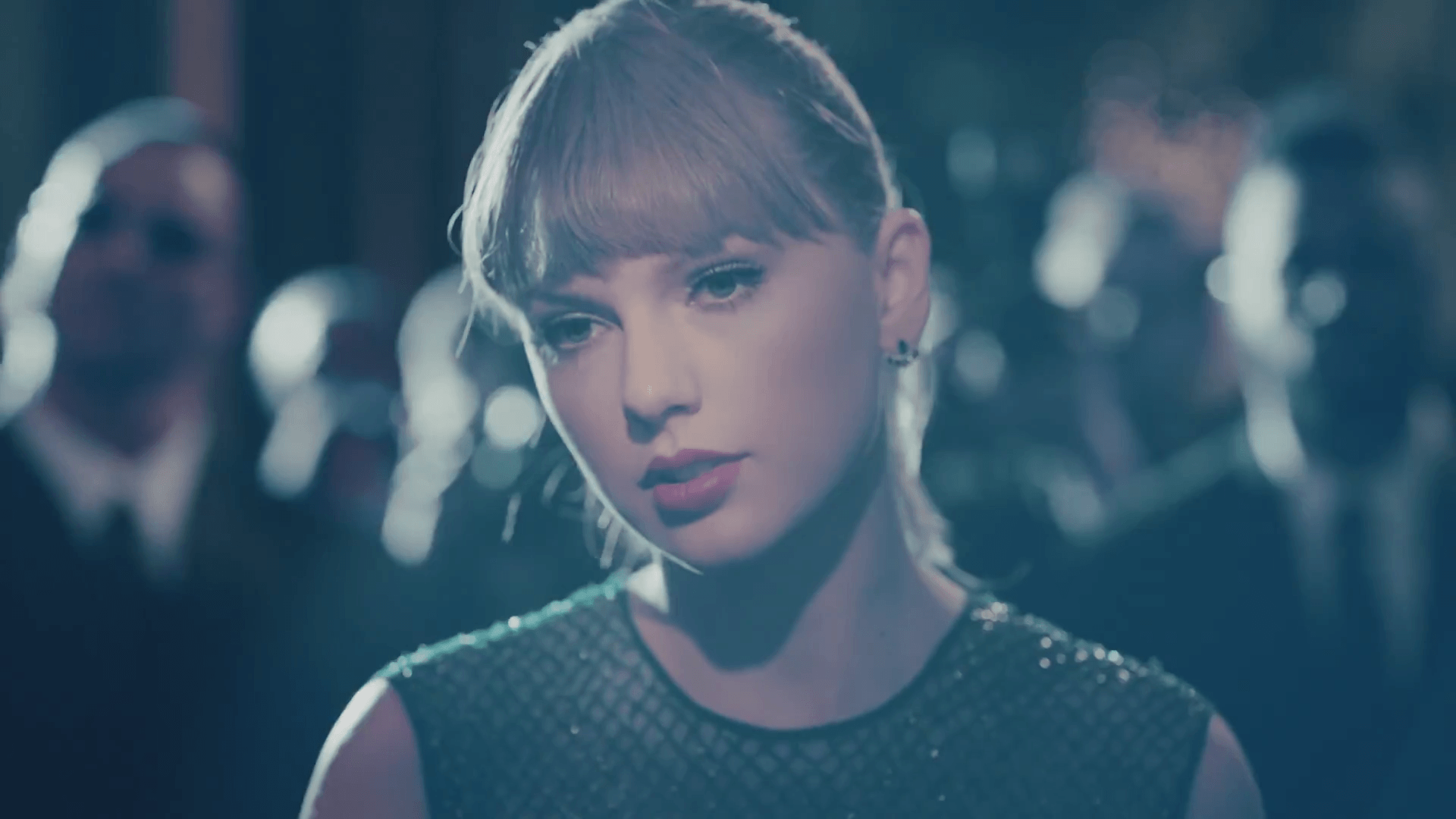 Taylor Swift & Share Here