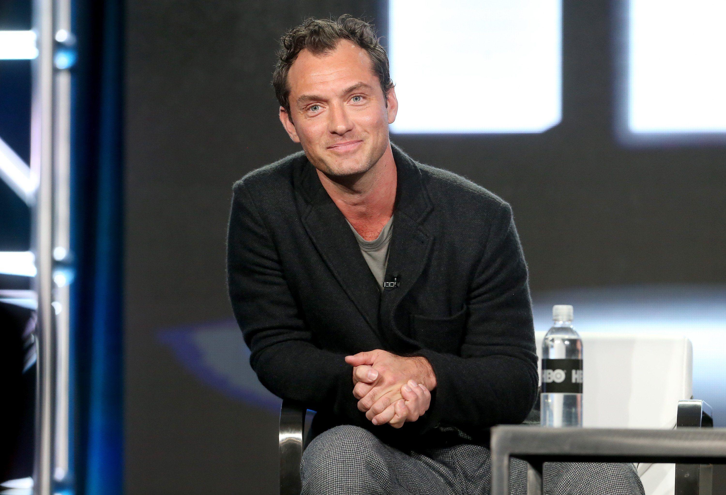 Jude Law To Play Young Dumbledore In 'Fantastic Beasts' Sequel