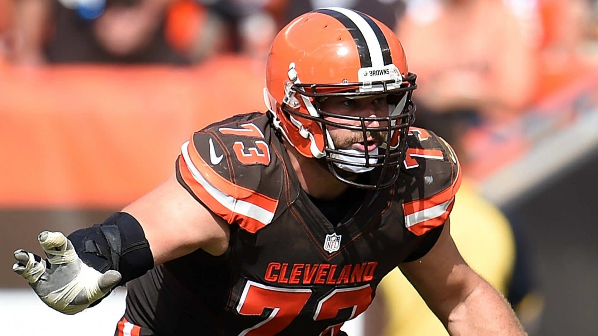 Browns reportedly give Joe Thomas a raise for final year