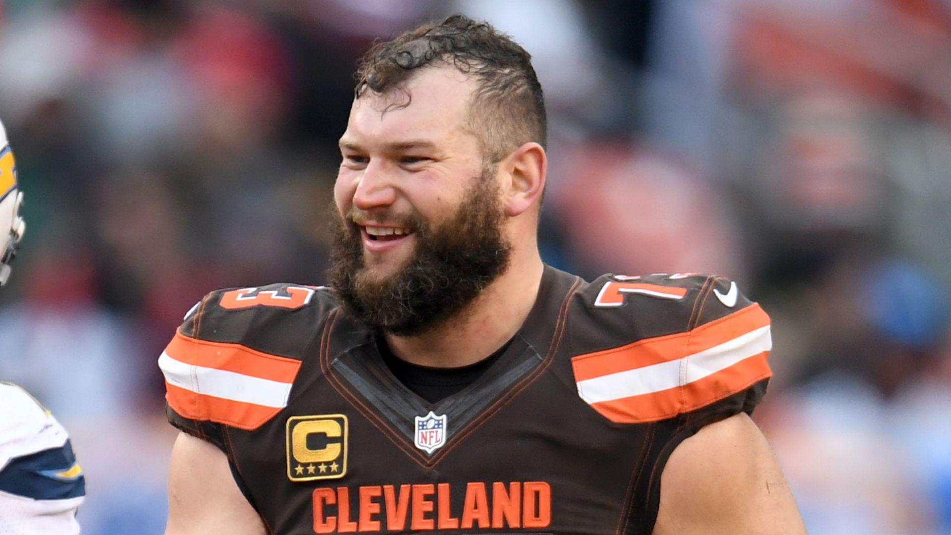 Joe Thomas celebrates 000 consecutive snaps