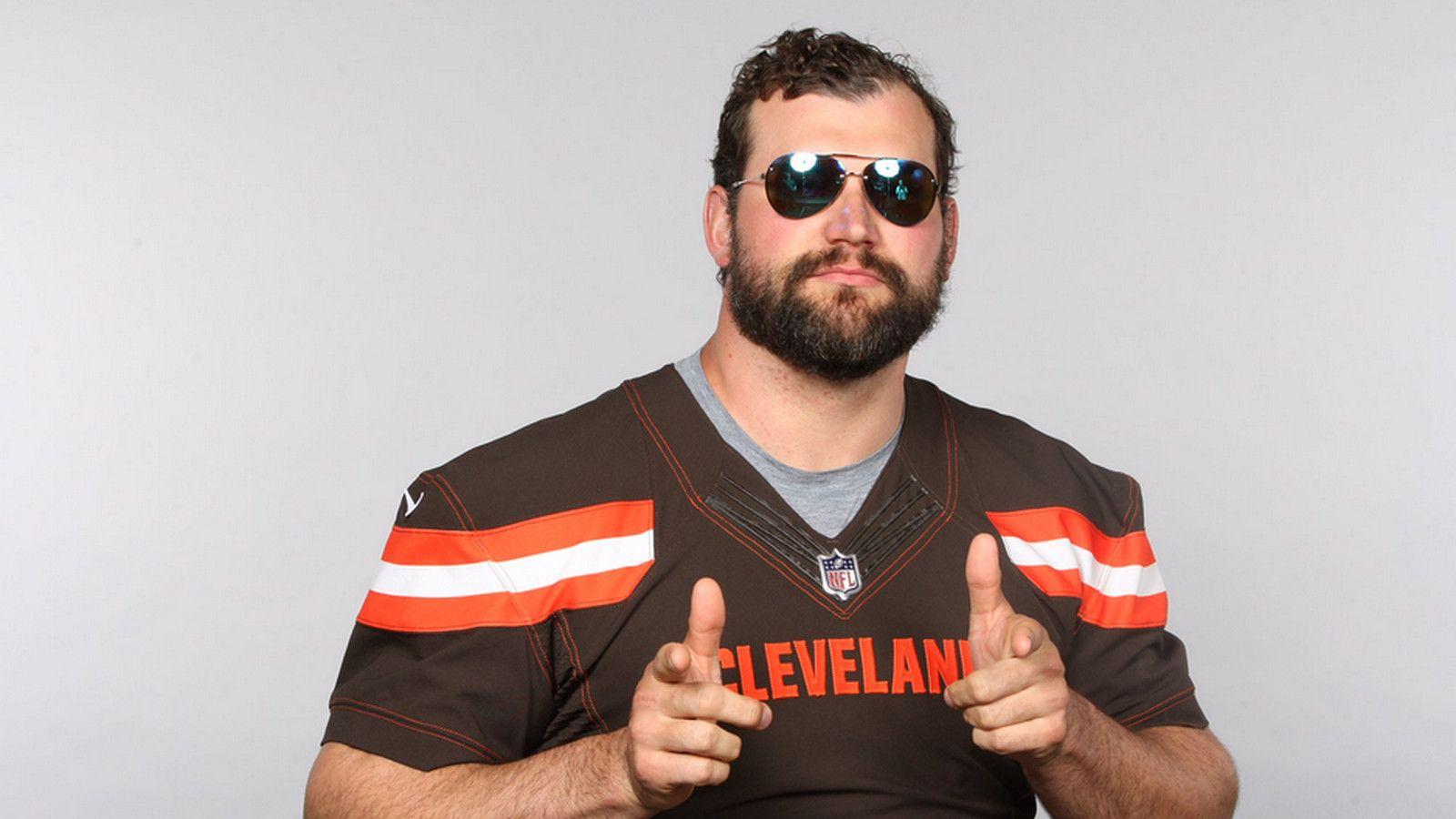 Joe Thomas continues to have fun with annual photo By Nature