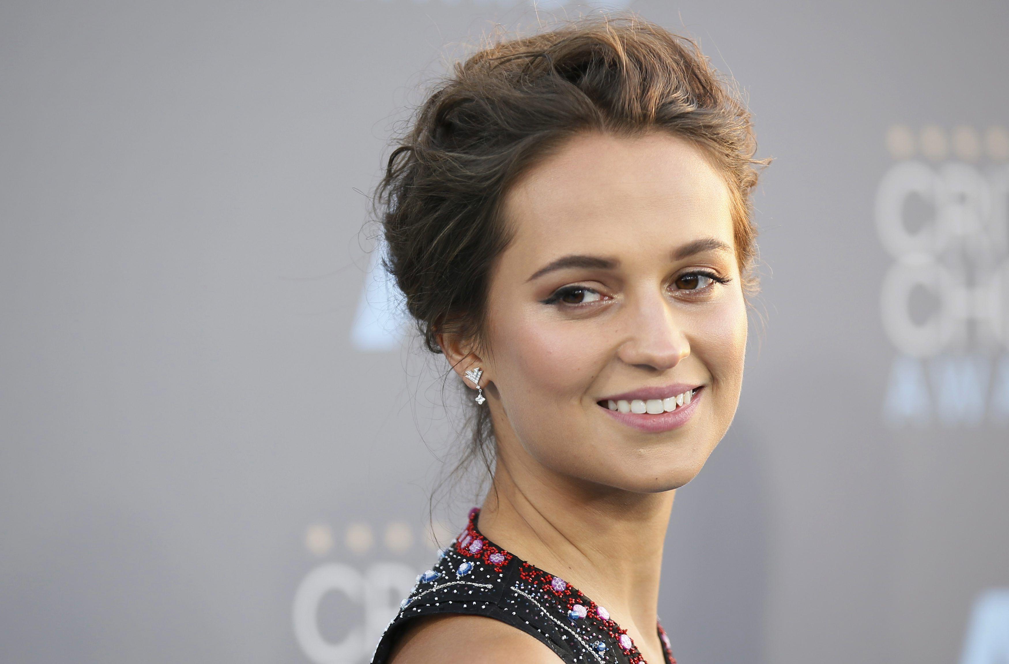 Alicia Vikander Full HD 1080p Image Photo Pics Wallpaper
