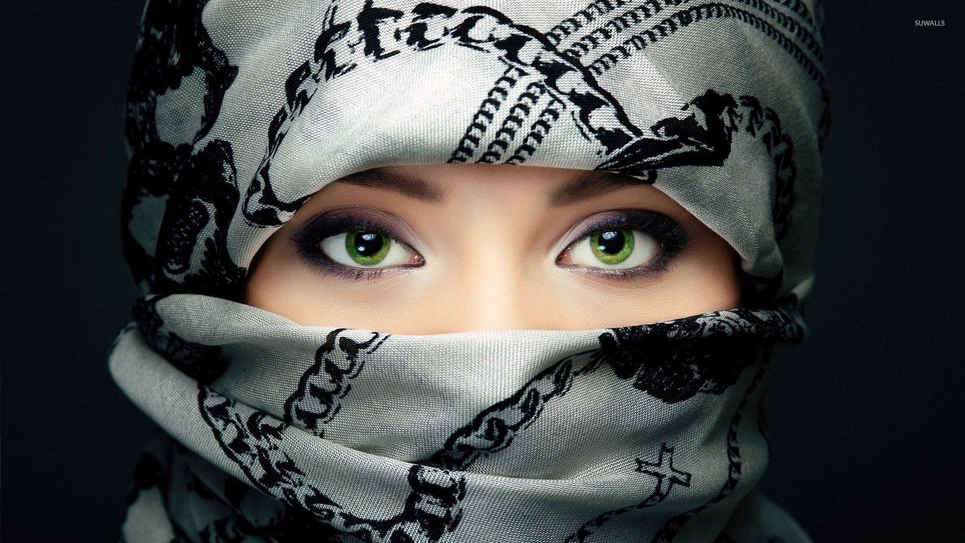 Amazing green eyes of an arabian girl wallpaper wallpaper
